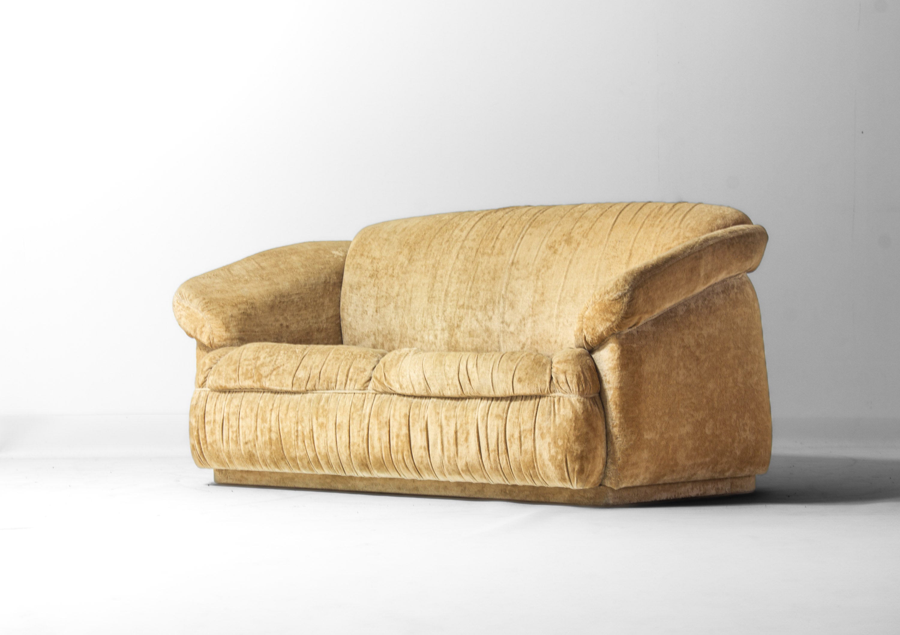 Vintage_Italian_Two_Seater_Plush_Sofa,_Beige_Low_Profile_Lounge_Sofa,_1970s_Mid_Century_Modern