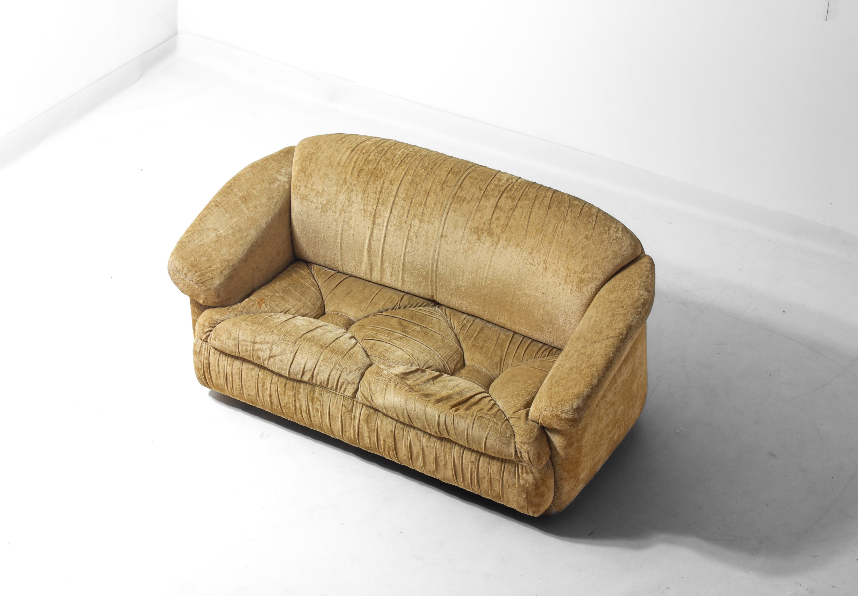 Vintage_Italian_Two_Seater_Plush_Sofa,_Beige_Low_Profile_Lounge_Sofa,_1970s_Mid_Century_Modern