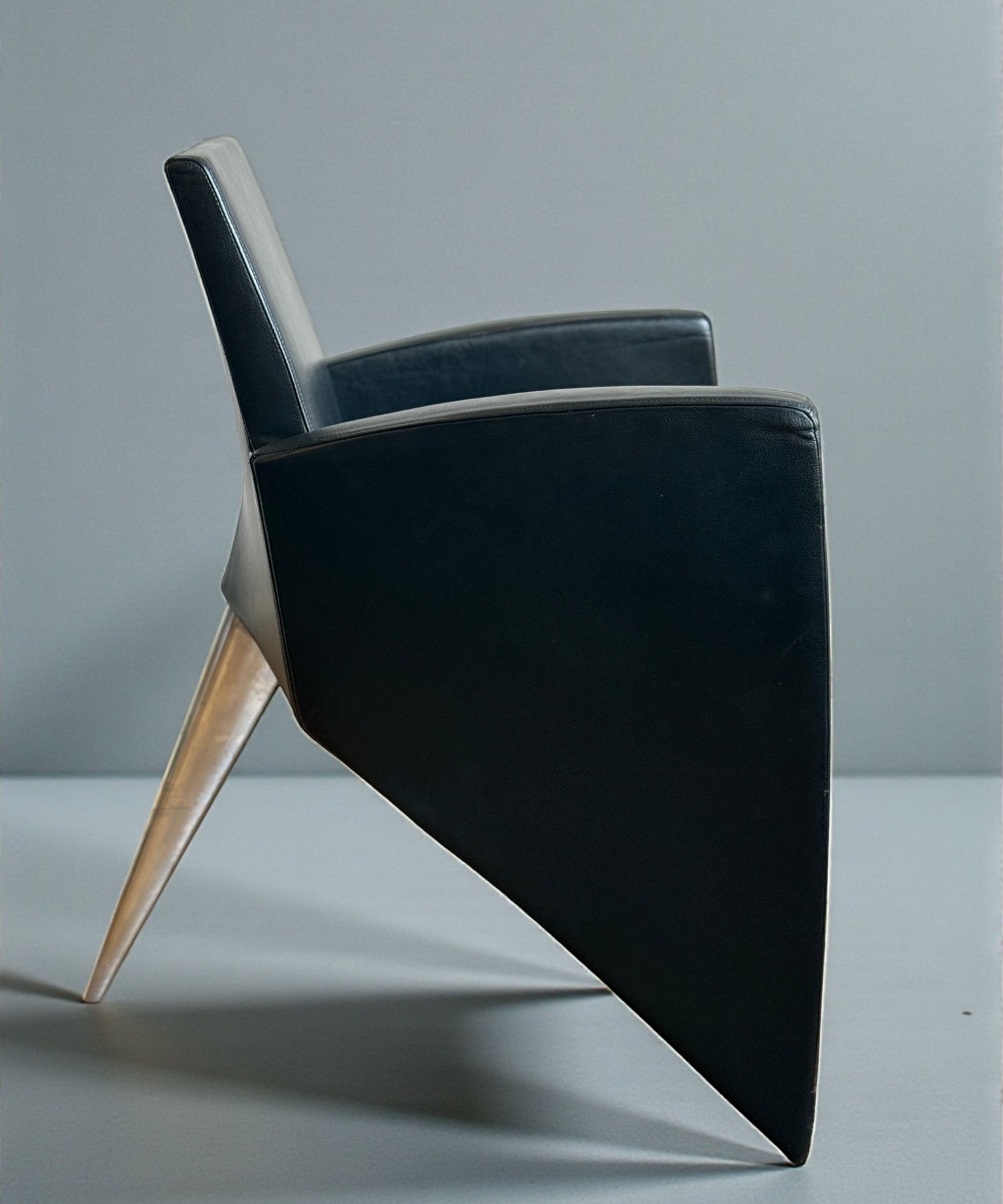 Set_of_2_J._Lang_armchairs_by_Philippe_Starck_for_Aleph,_1989