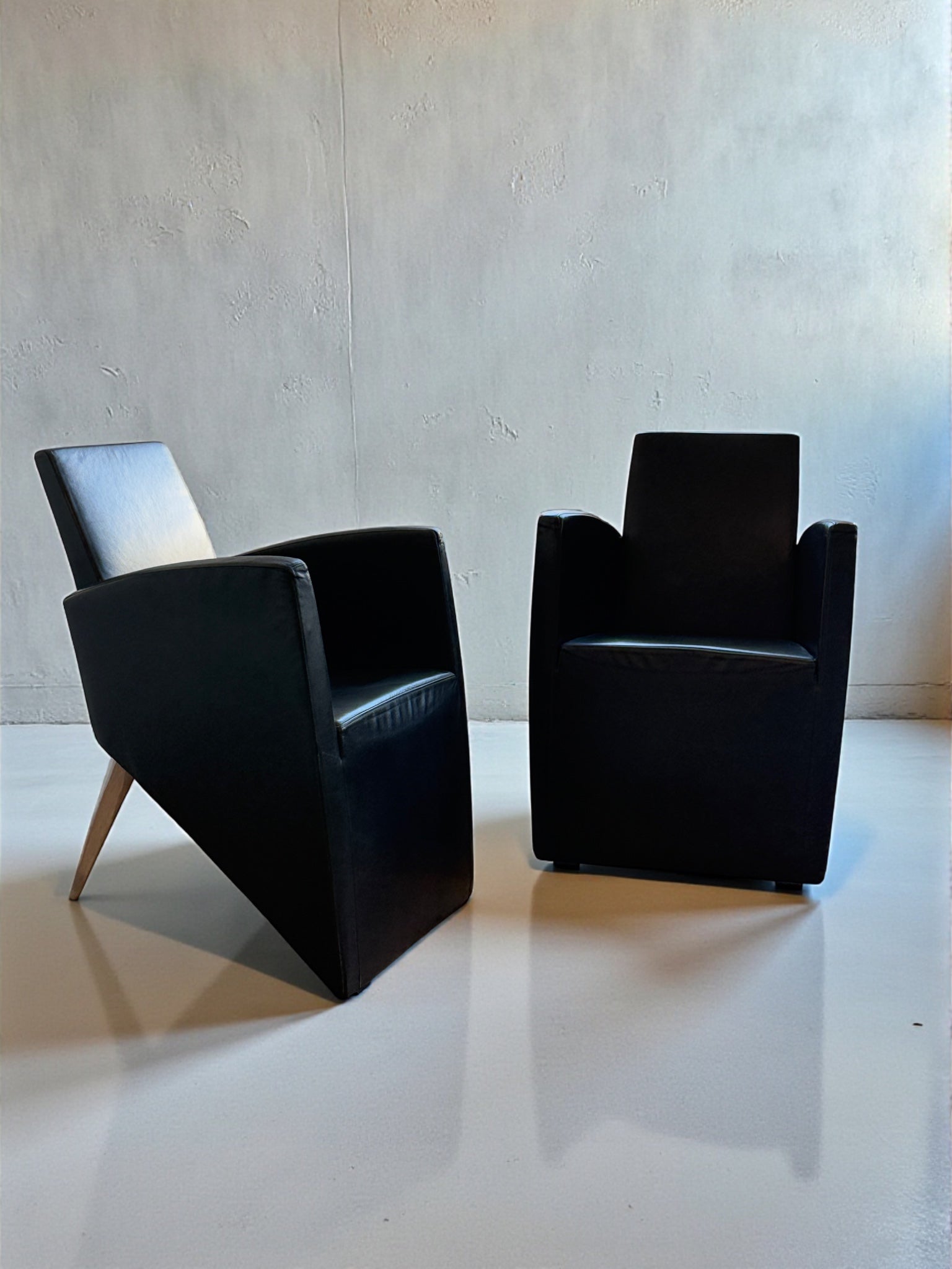 Set_of_2_J._Lang_armchairs_by_Philippe_Starck_for_Aleph,_1989