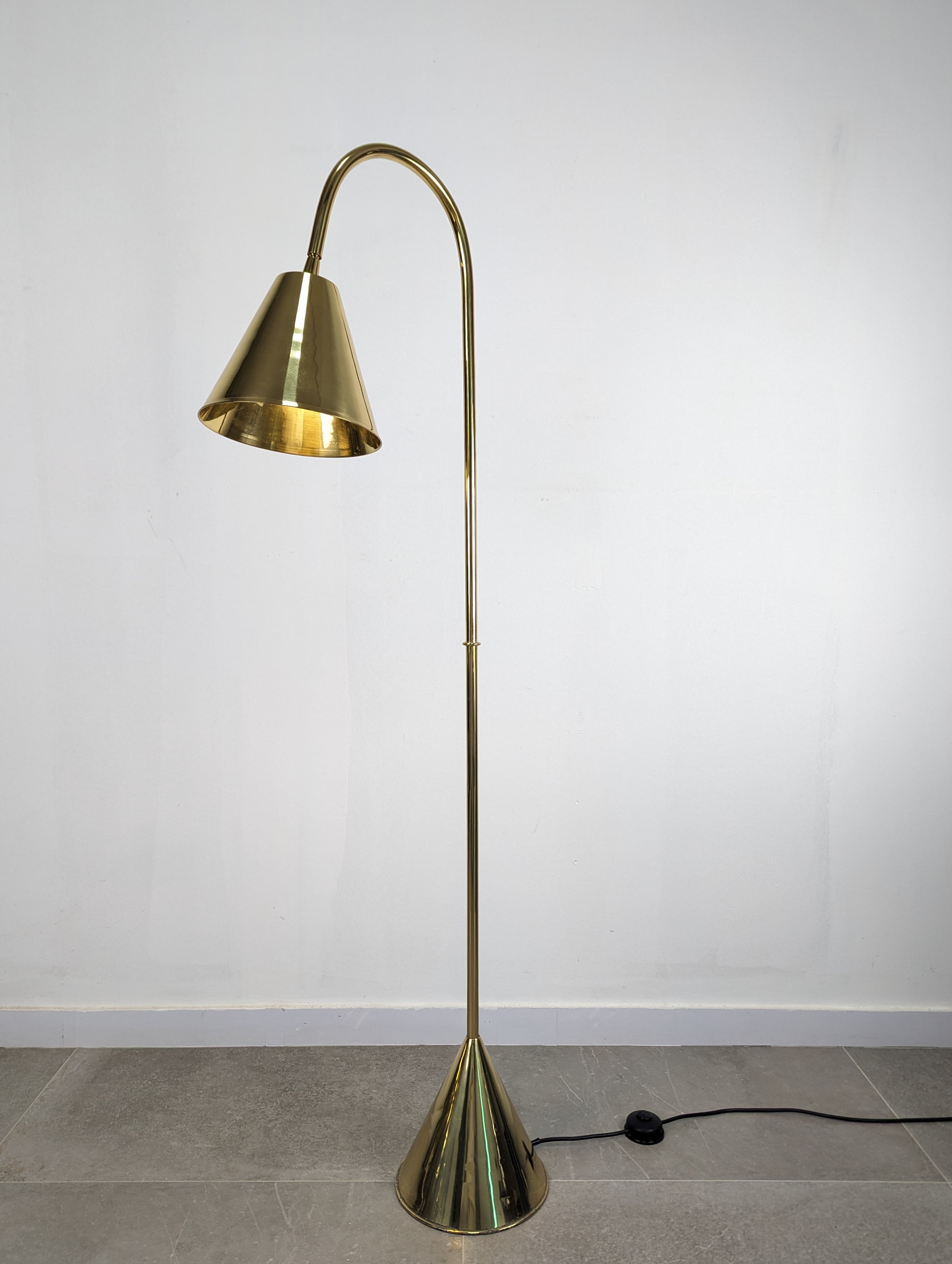Jacques_Adnet_Brass_Floor_Lamp_by_Valentí,_1970s
