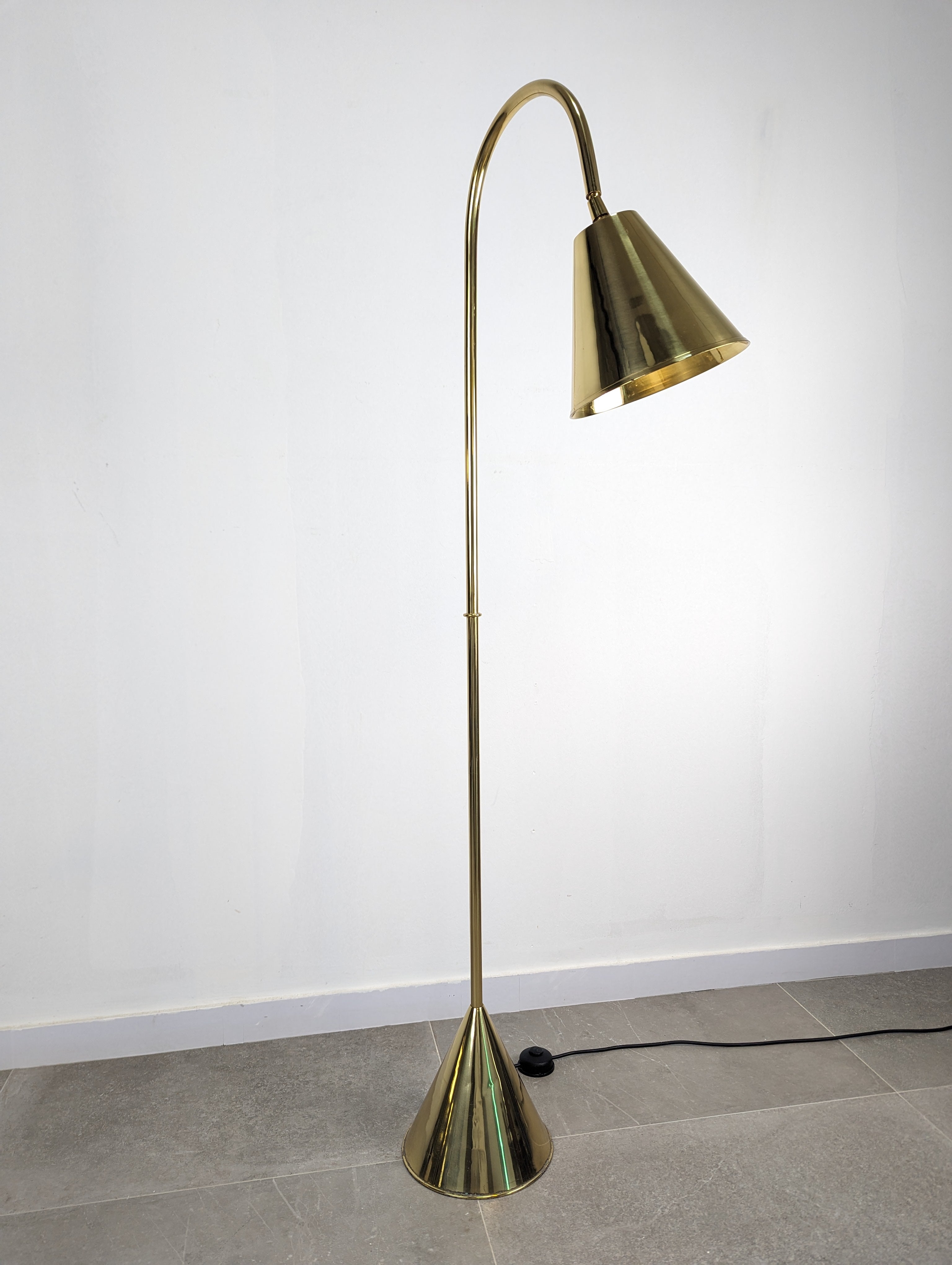 Jacques_Adnet_Brass_Floor_Lamp_by_Valentí,_1970s