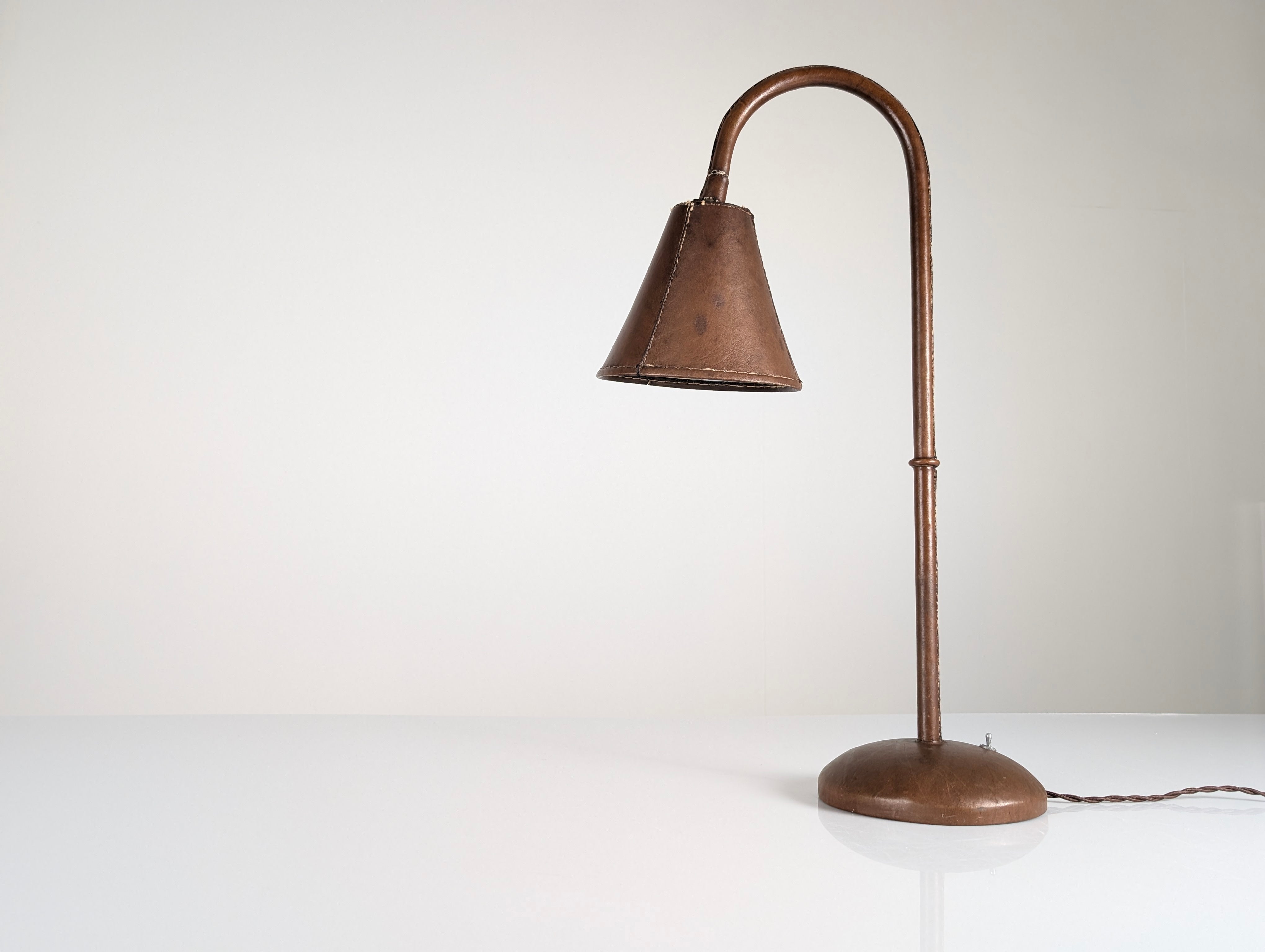 Leather_Table_Lamp_by_Jacques_Adnet_in_Brown_Saddle-Stitched_Leather,_France,_1950s
