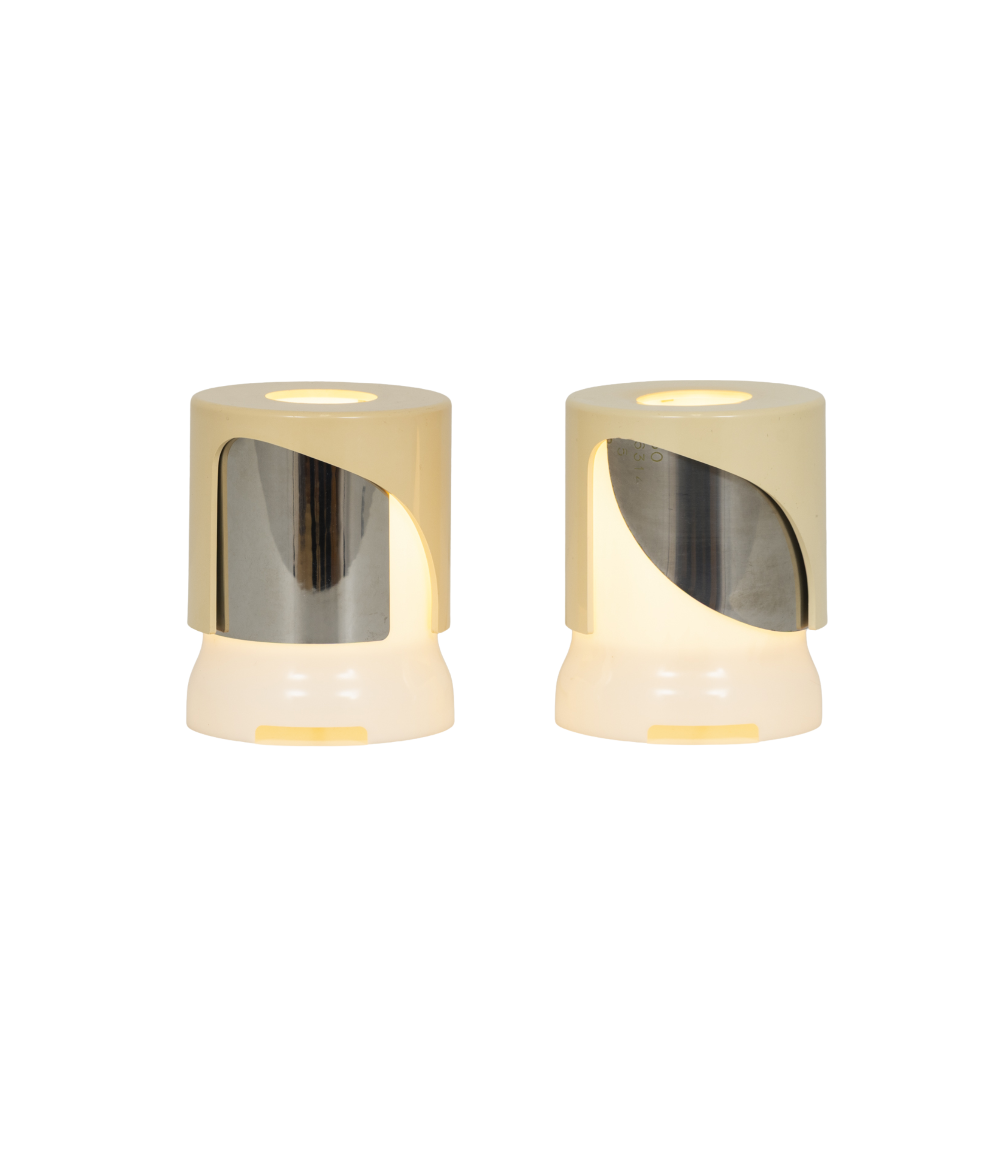 Joe_Colombo_KD24_Table_Lamp_for_Kartell,_Perspex_&_Aluminium,_Italy,_1964