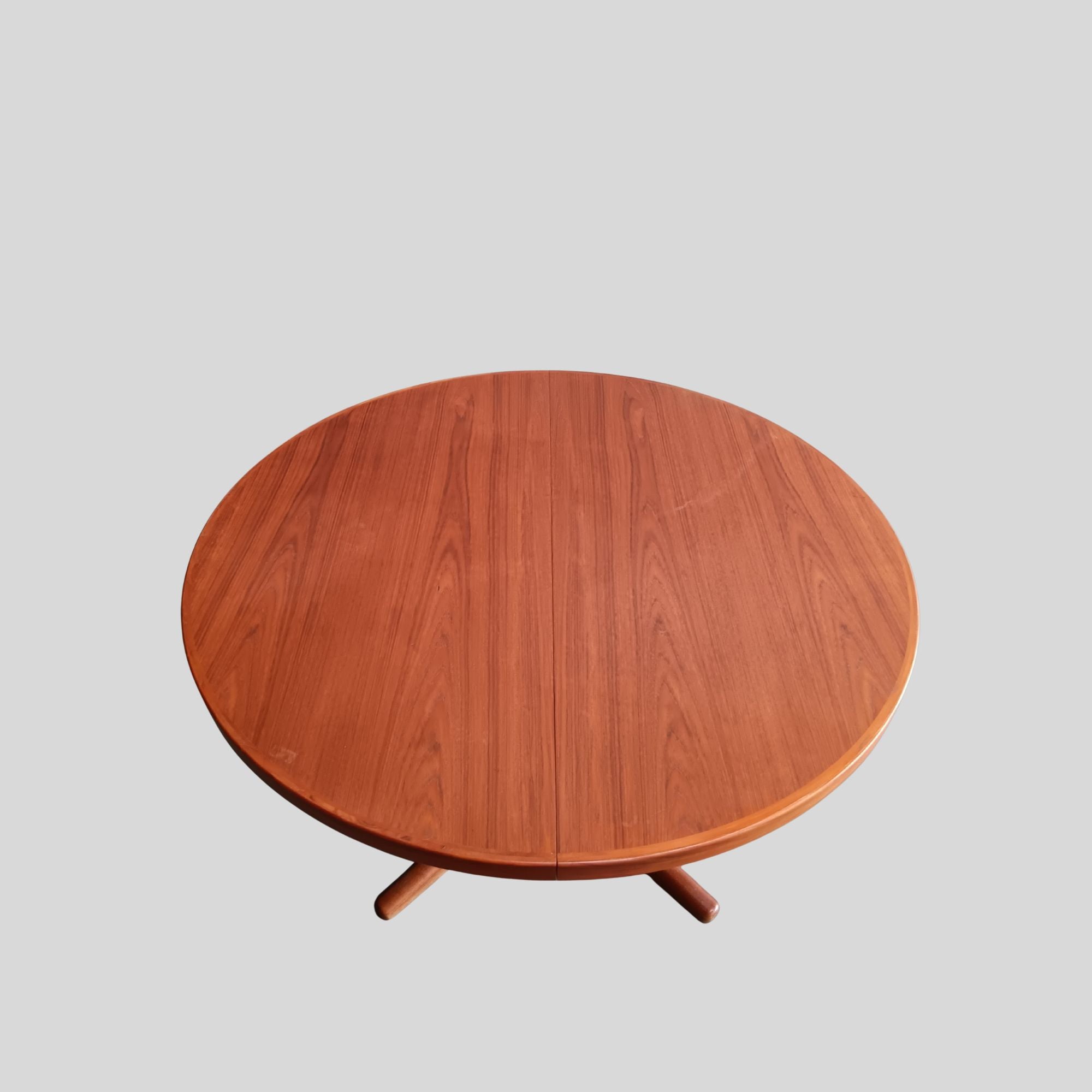 Dining_Set_by_Johannes_Andersen_for_Vejle_Stole_&_Møbelfabrik,_1960s,_Denmark