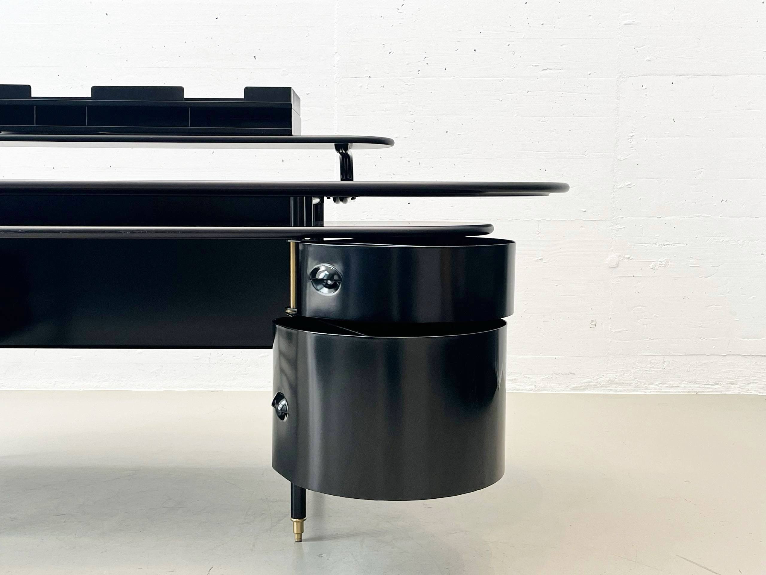 Johnson_Wax_Desk_Model_617_by_Frank_Lloyd_Wright_for_Cassina,_1992s