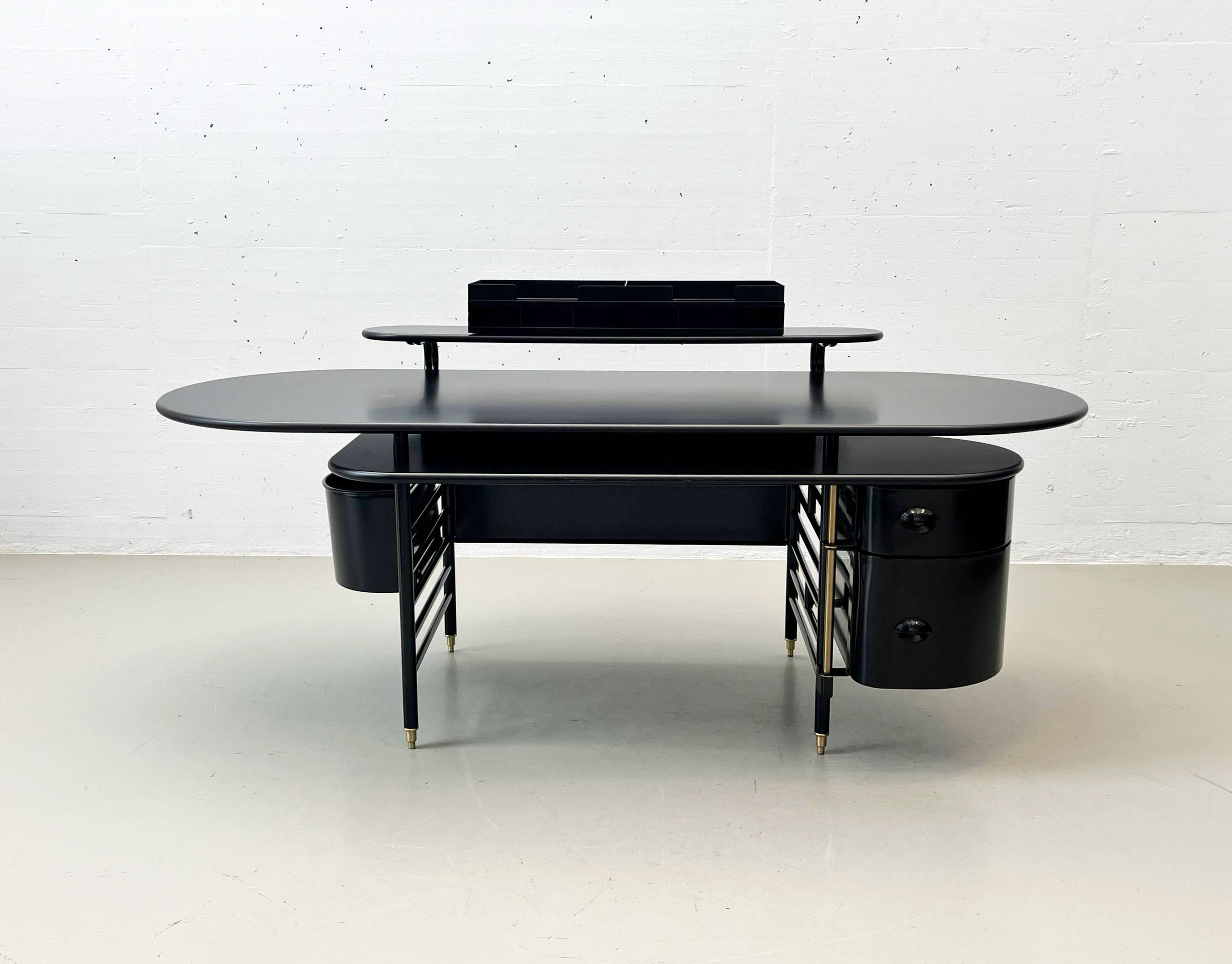 Johnson_Wax_Desk_Model_617_by_Frank_Lloyd_Wright_for_Cassina,_1992s