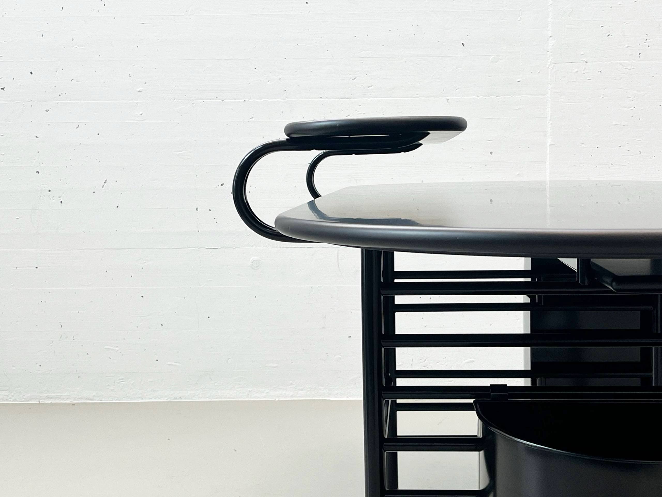 Johnson_Wax_Desk_Model_617_by_Frank_Lloyd_Wright_for_Cassina,_1992s