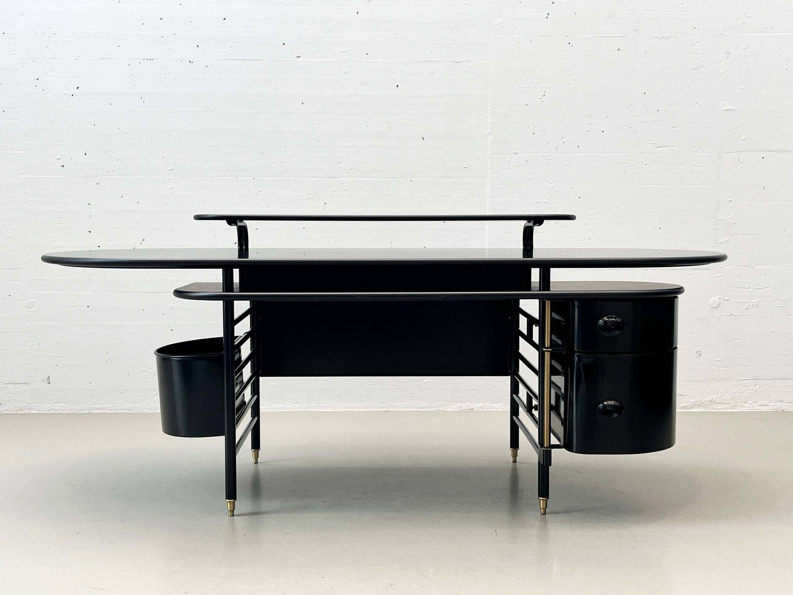 Johnson_Wax_Desk_Model_617_by_Frank_Lloyd_Wright_for_Cassina,_1992s