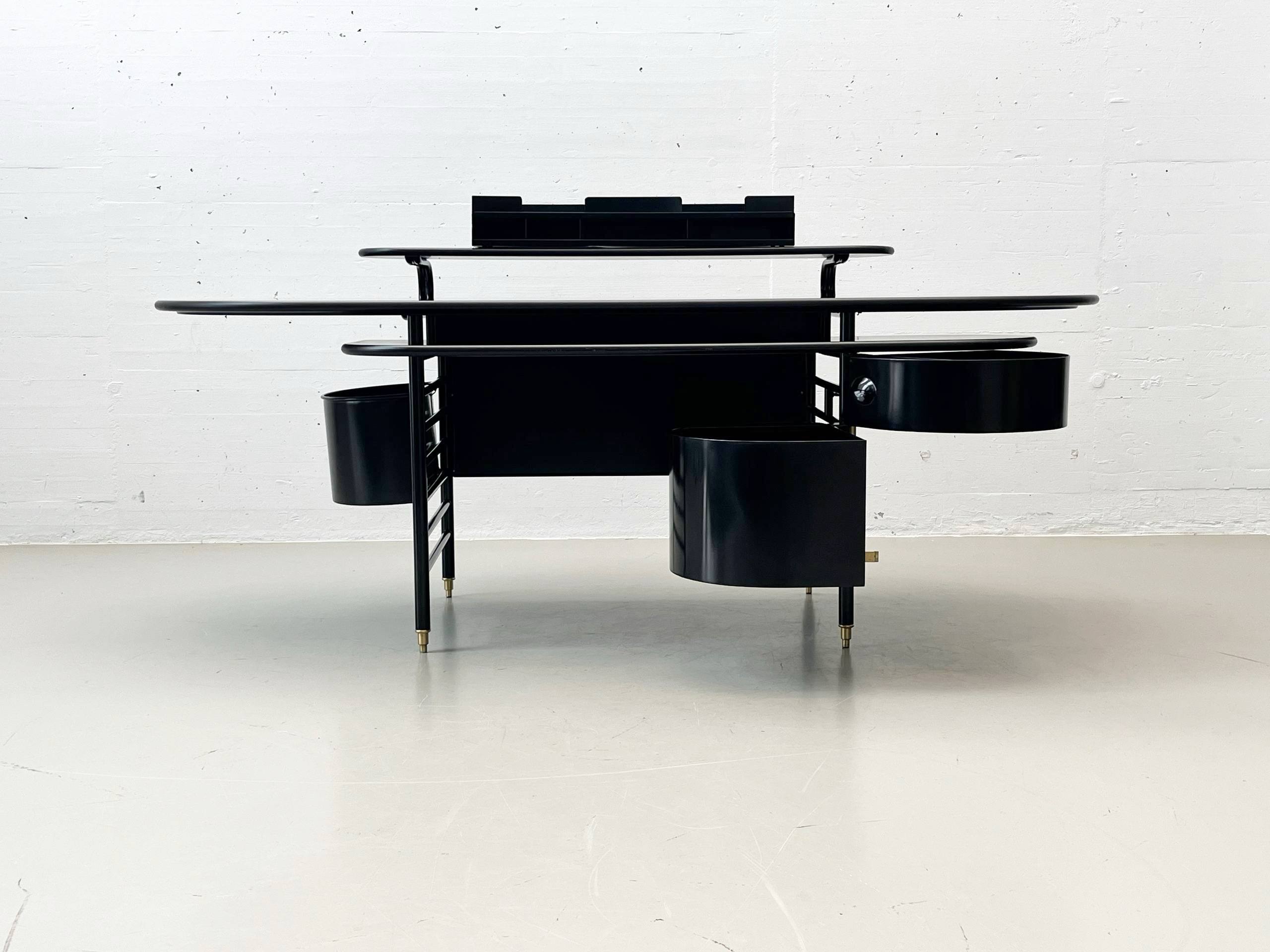Johnson_Wax_Desk_Model_617_by_Frank_Lloyd_Wright_for_Cassina,_1992s
