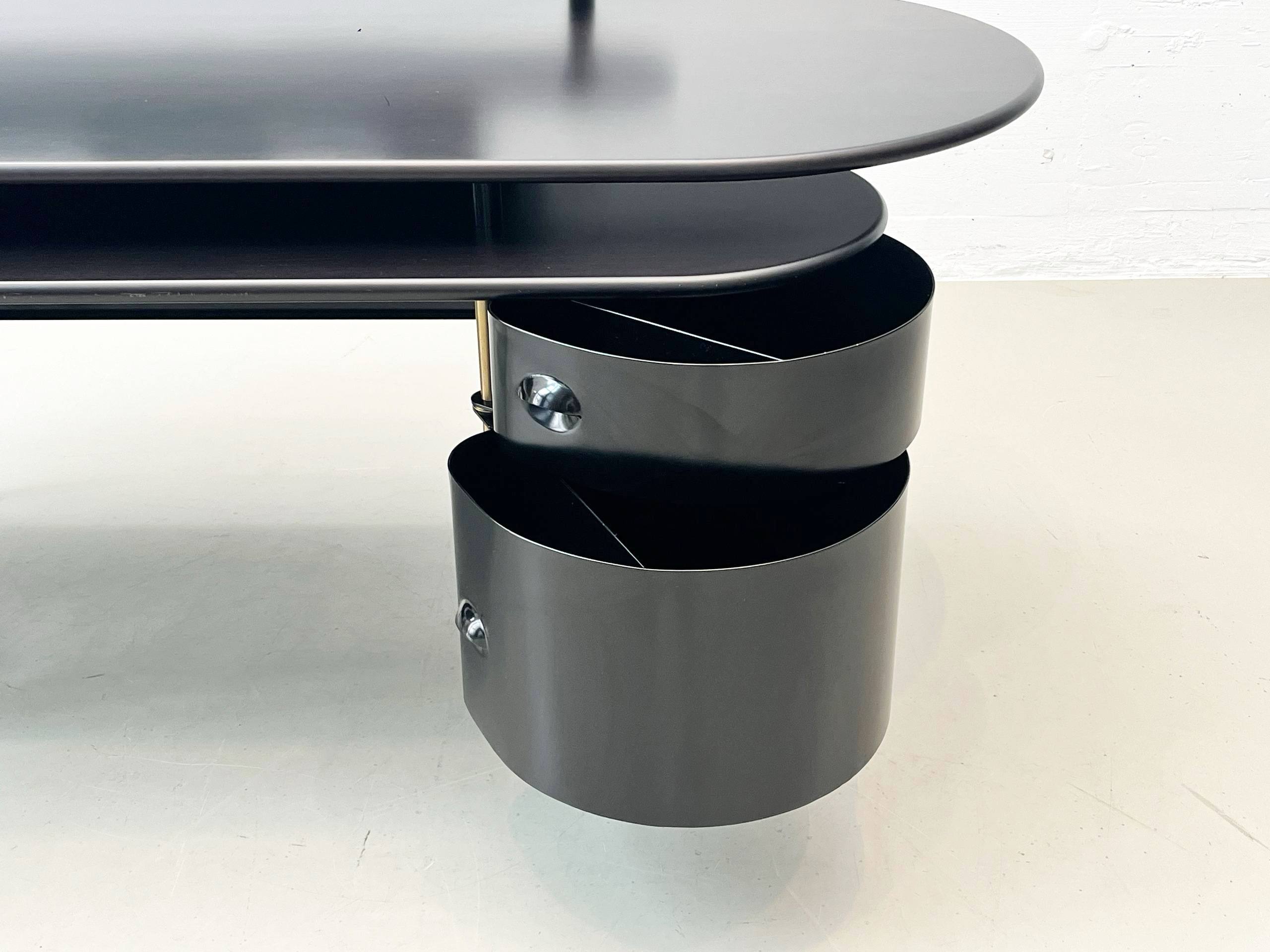 Johnson_Wax_Desk_Model_617_by_Frank_Lloyd_Wright_for_Cassina,_1992s