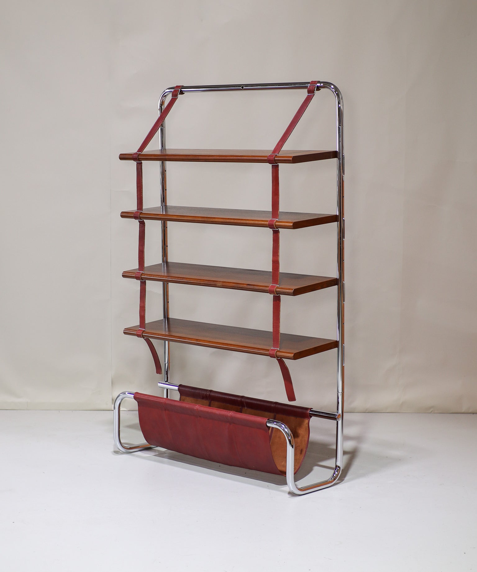 Jumbo_bookcase_Luigi_Massoni_Poltrona_Frau,_Italy_1971