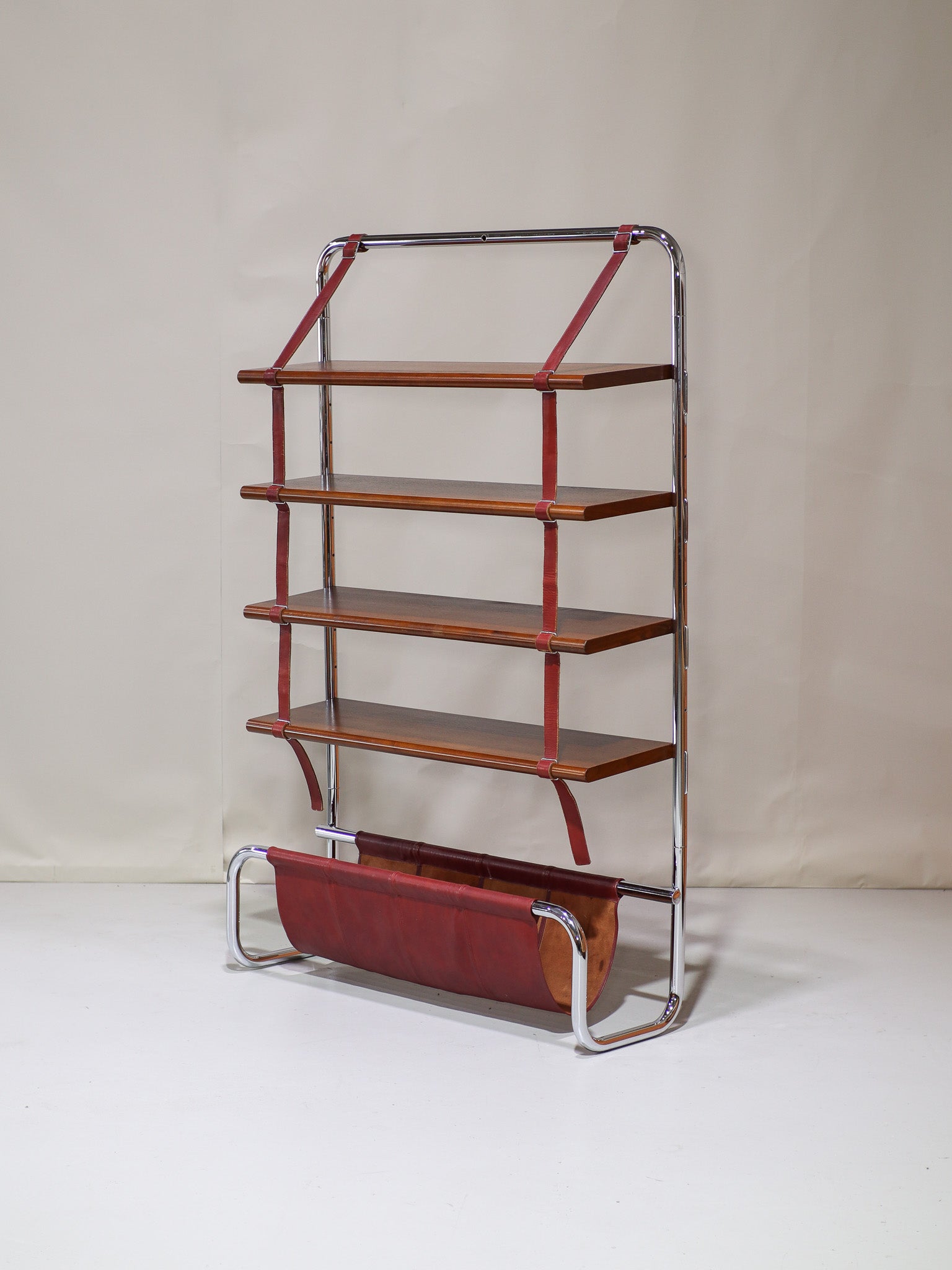 Jumbo_bookcase_Luigi_Massoni_Poltrona_Frau,_Italy_1971