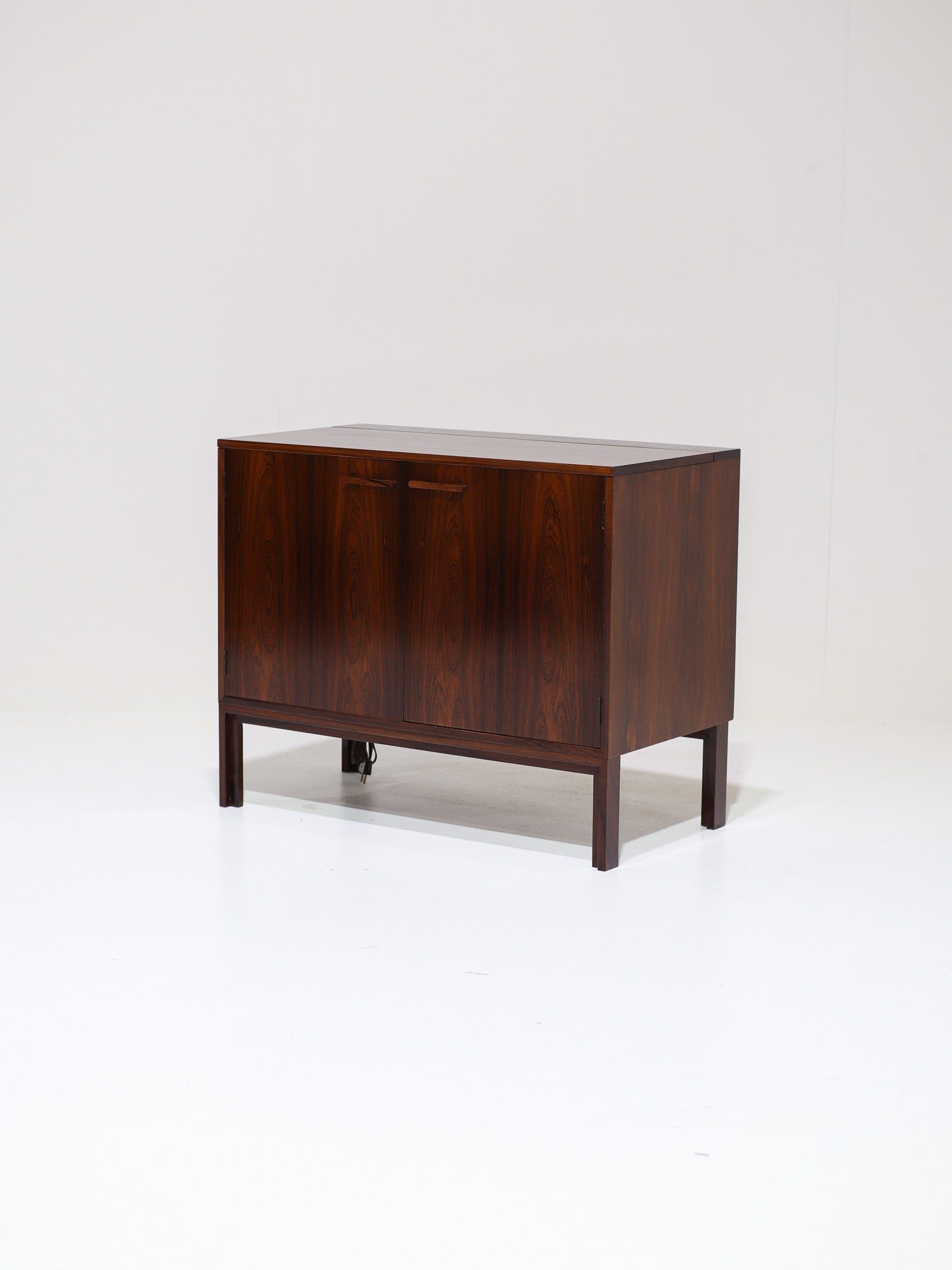 Kai_Kristiansen_bar_cabinet_in_rosewood_Denmark_1960s