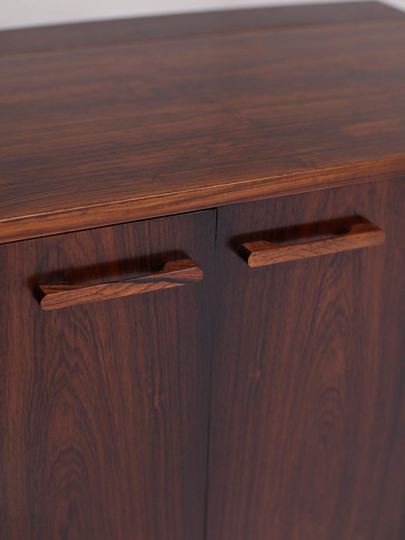 Kai_Kristiansen_bar_cabinet_in_rosewood_Denmark_1960s