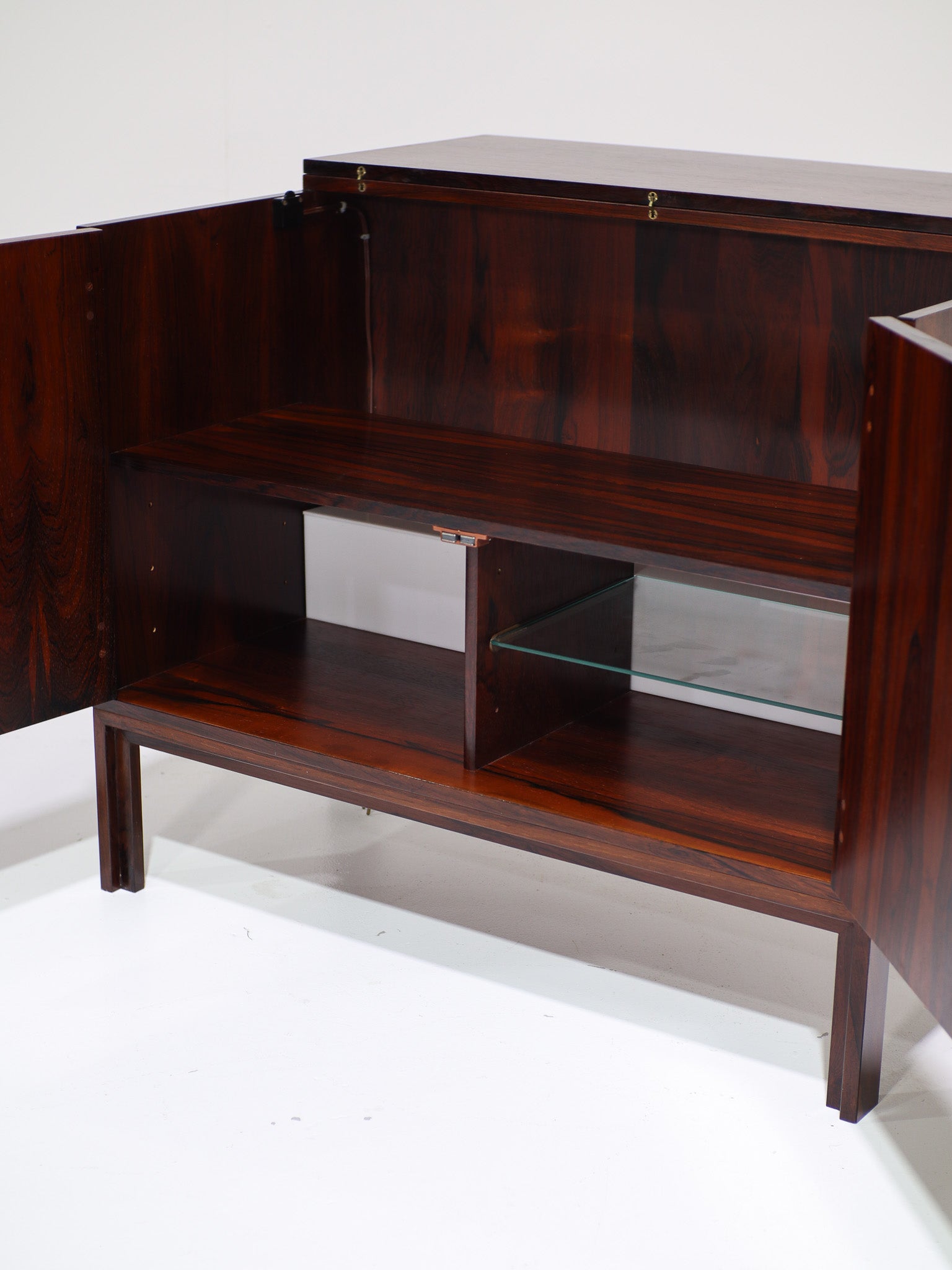 Kai_Kristiansen_bar_cabinet_in_rosewood_Denmark_1960s