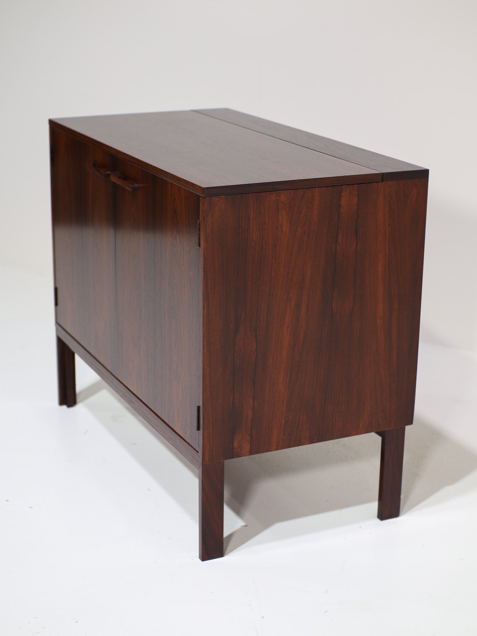 Kai_Kristiansen_bar_cabinet_in_rosewood_Denmark_1960s