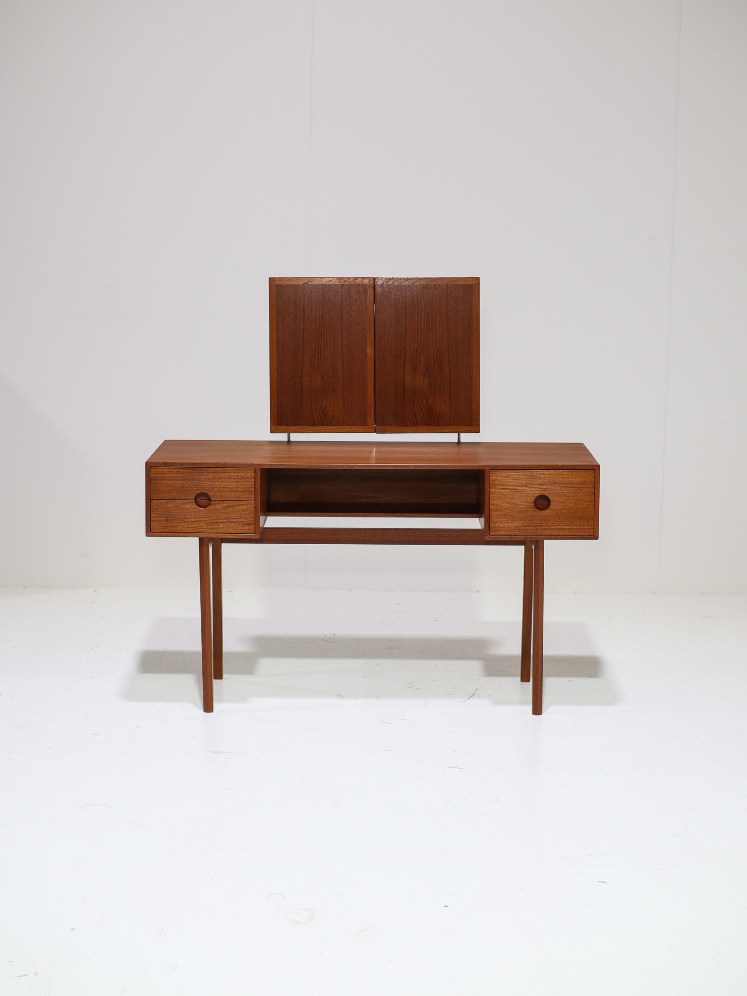 Kai_Kristiansen_Model_40_Dressing_Table_for_Aksel_Kjersgaard,_Denmark_1960s