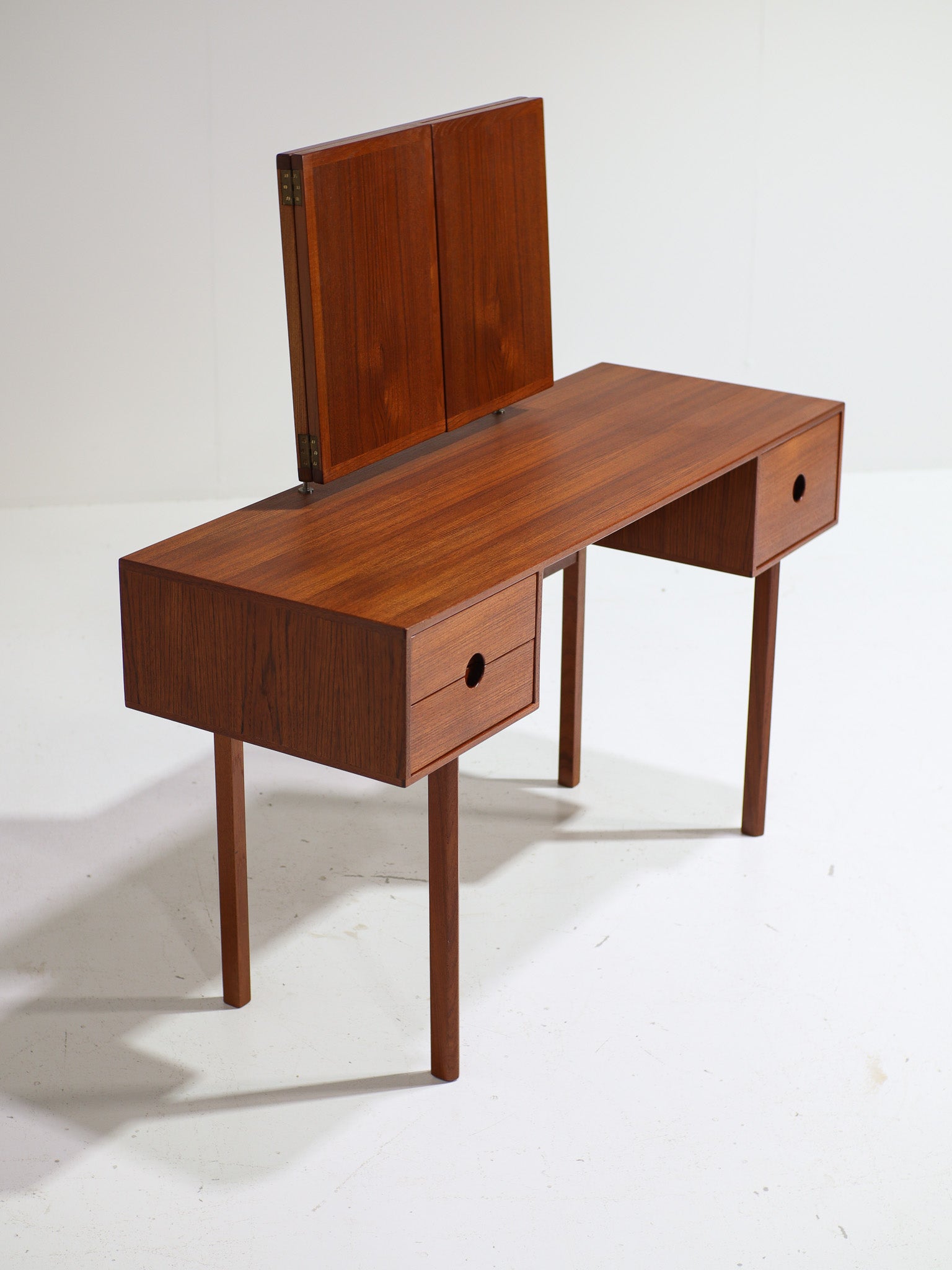 Kai_Kristiansen_Model_40_Dressing_Table_for_Aksel_Kjersgaard,_Denmark_1960s