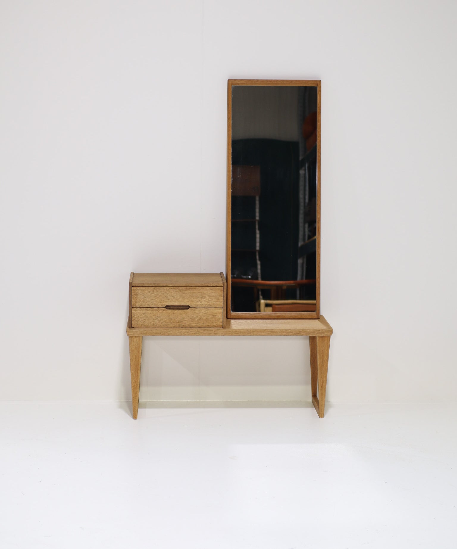 1960s_Entrance_Set_by_Kai_Kristiansen_for_Aksel_Kjersgaard_in_Oak,_Denmark