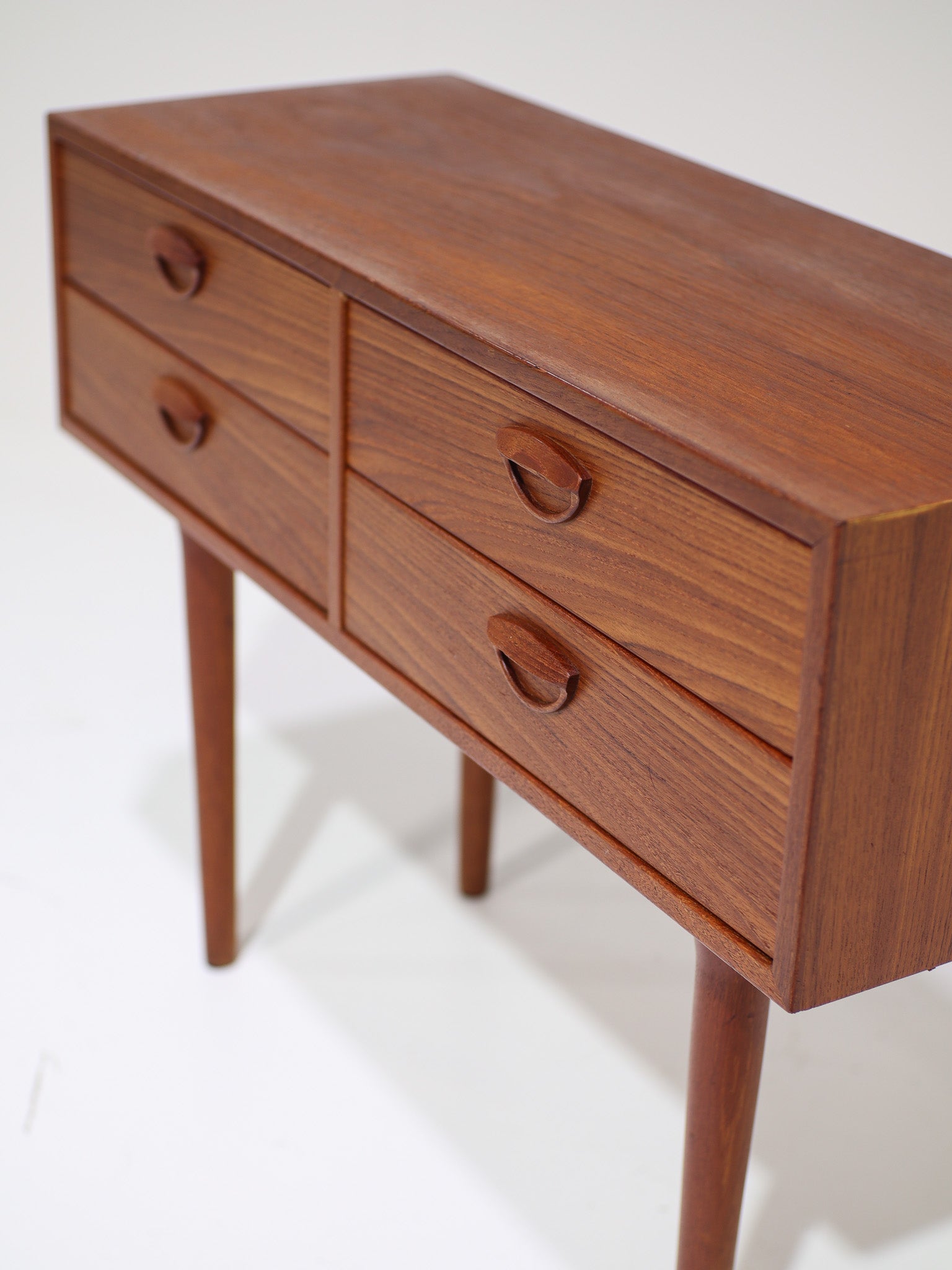 Kai_Kristiansen_teak_chest_of_drawers,_Danish_1960s