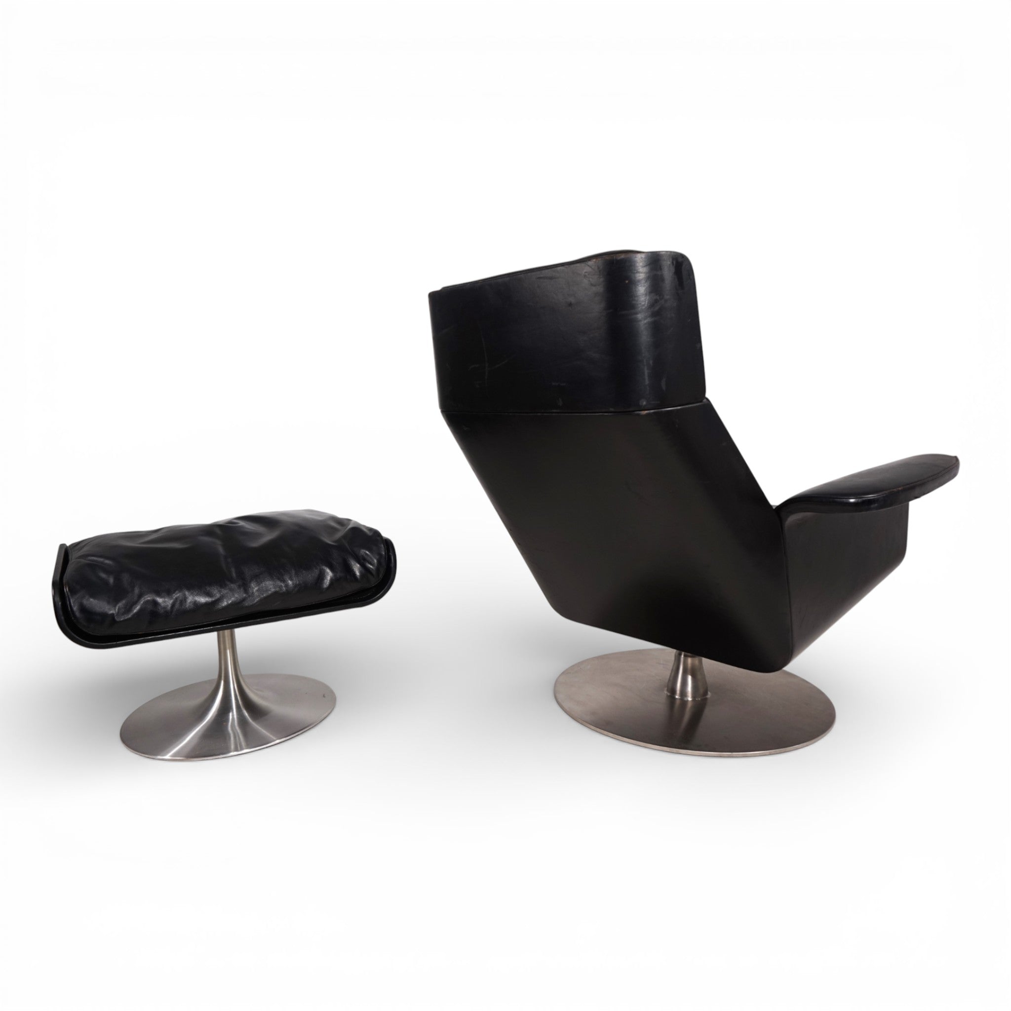 Set_of_Kaufeld_Siesta_62_leather_lounge_chair_with_ottoman_by_Jacques_Brule,_1960