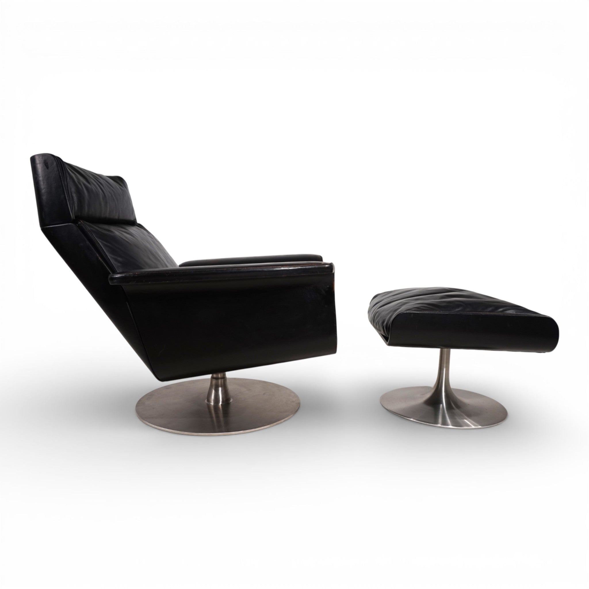 Set_of_Kaufeld_Siesta_62_leather_lounge_chair_with_ottoman_by_Jacques_Brule,_1960
