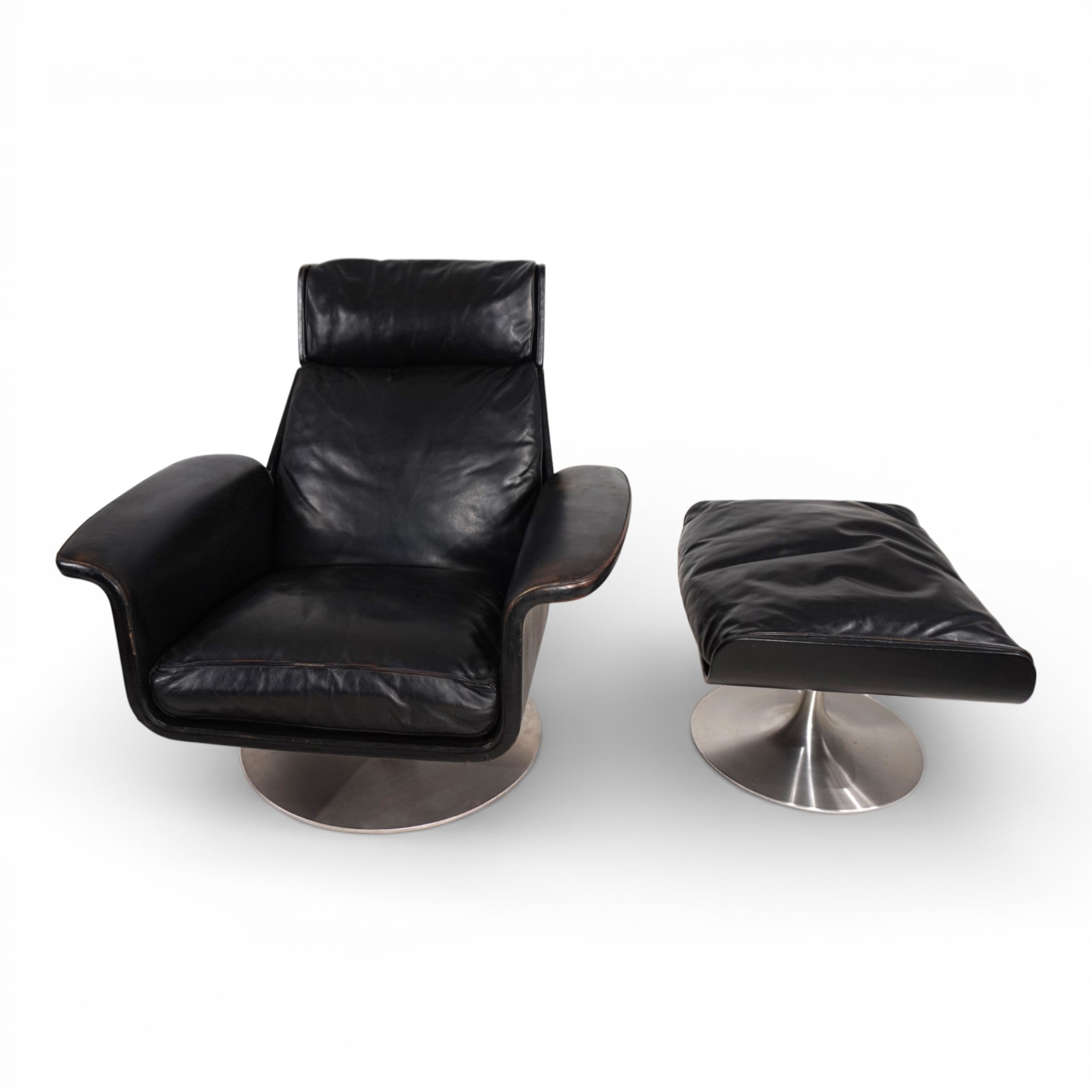 Set_of_Kaufeld_Siesta_62_leather_lounge_chair_with_ottoman_by_Jacques_Brule,_1960