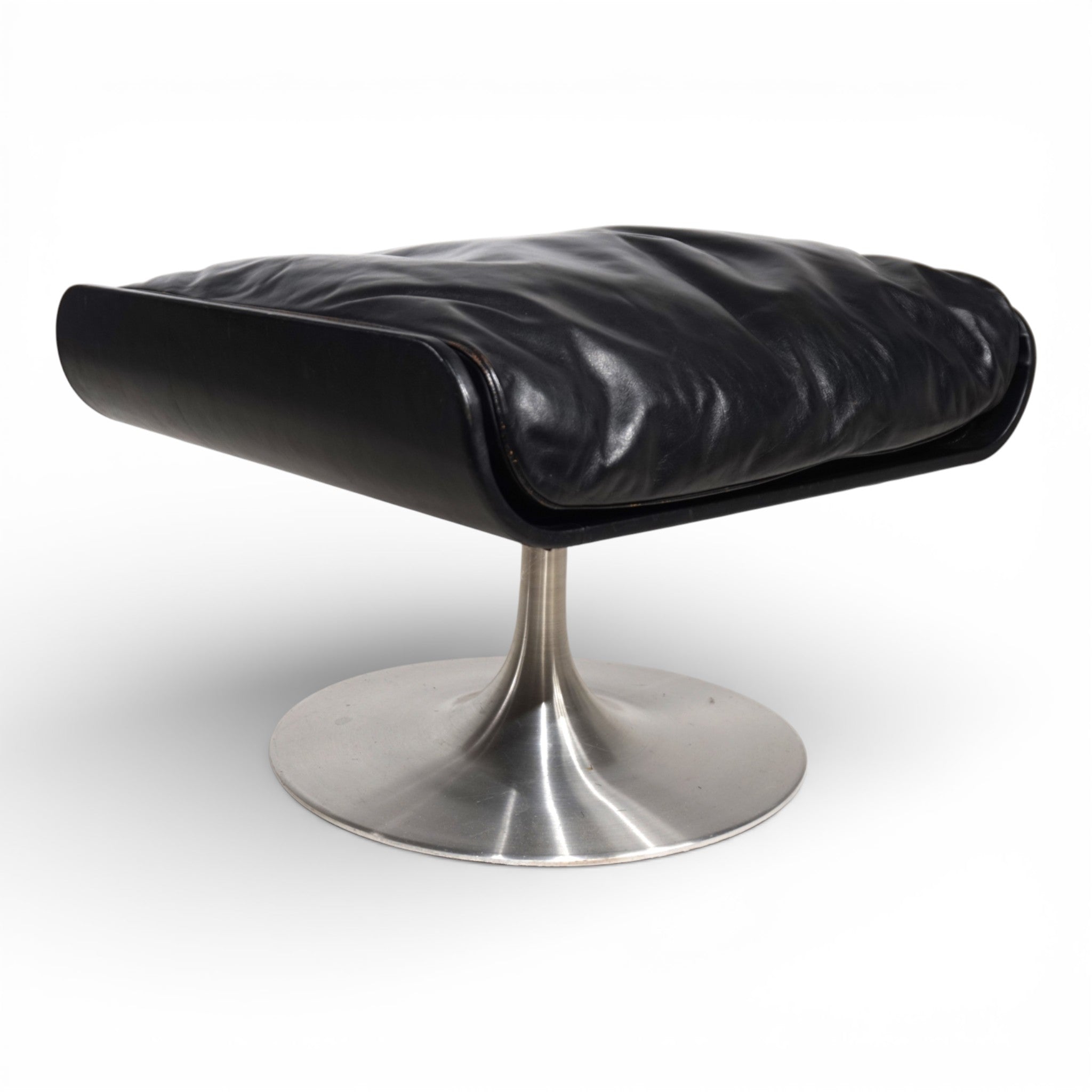 Set_of_Kaufeld_Siesta_62_leather_lounge_chair_with_ottoman_by_Jacques_Brule,_1960