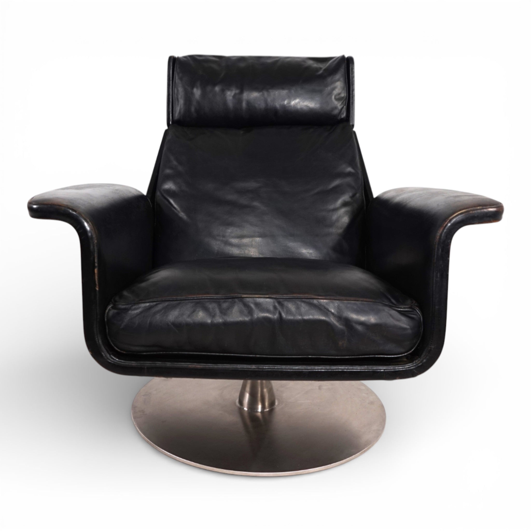 Set_of_Kaufeld_Siesta_62_leather_lounge_chair_with_ottoman_by_Jacques_Brule,_1960