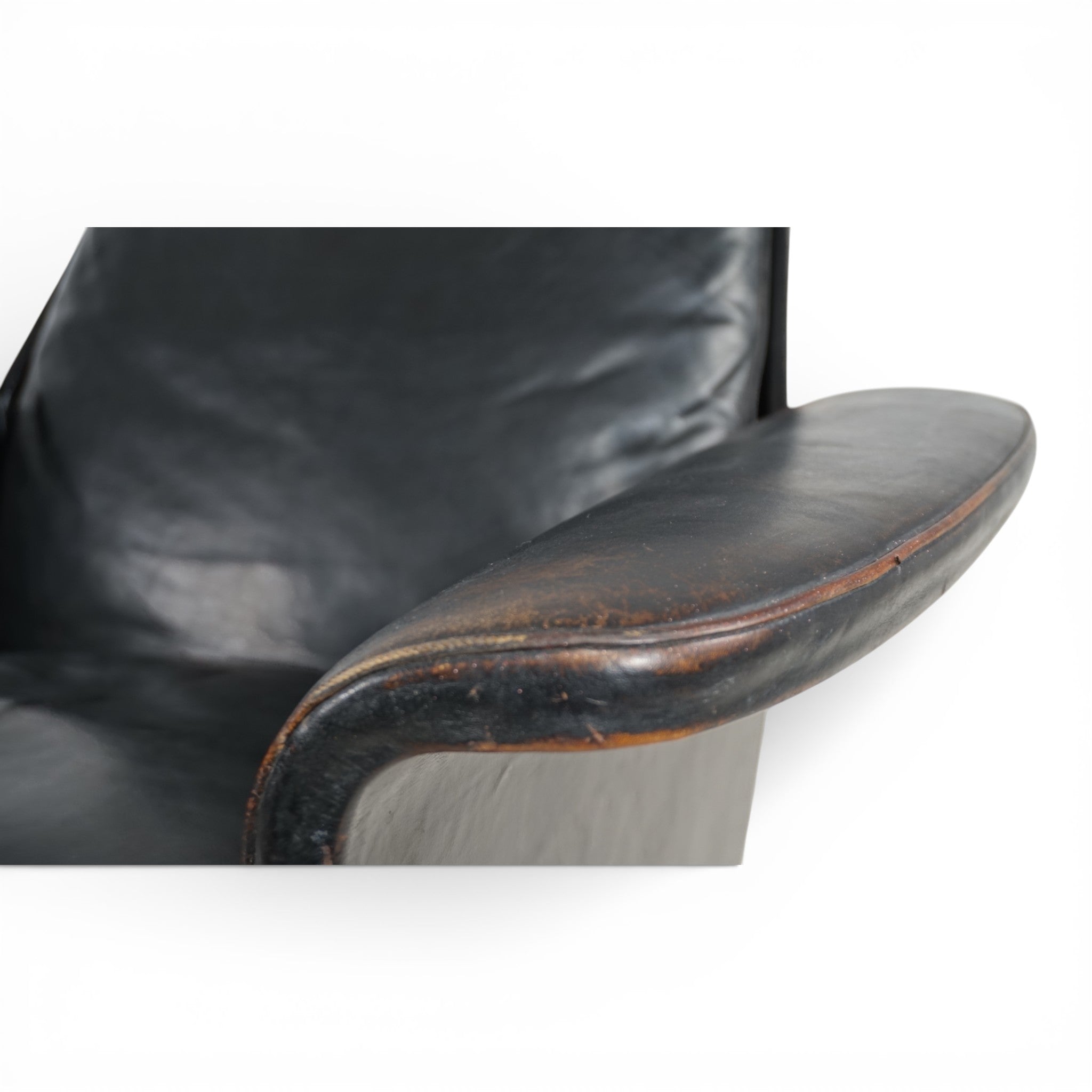 Set_of_Kaufeld_Siesta_62_leather_lounge_chair_with_ottoman_by_Jacques_Brule,_1960