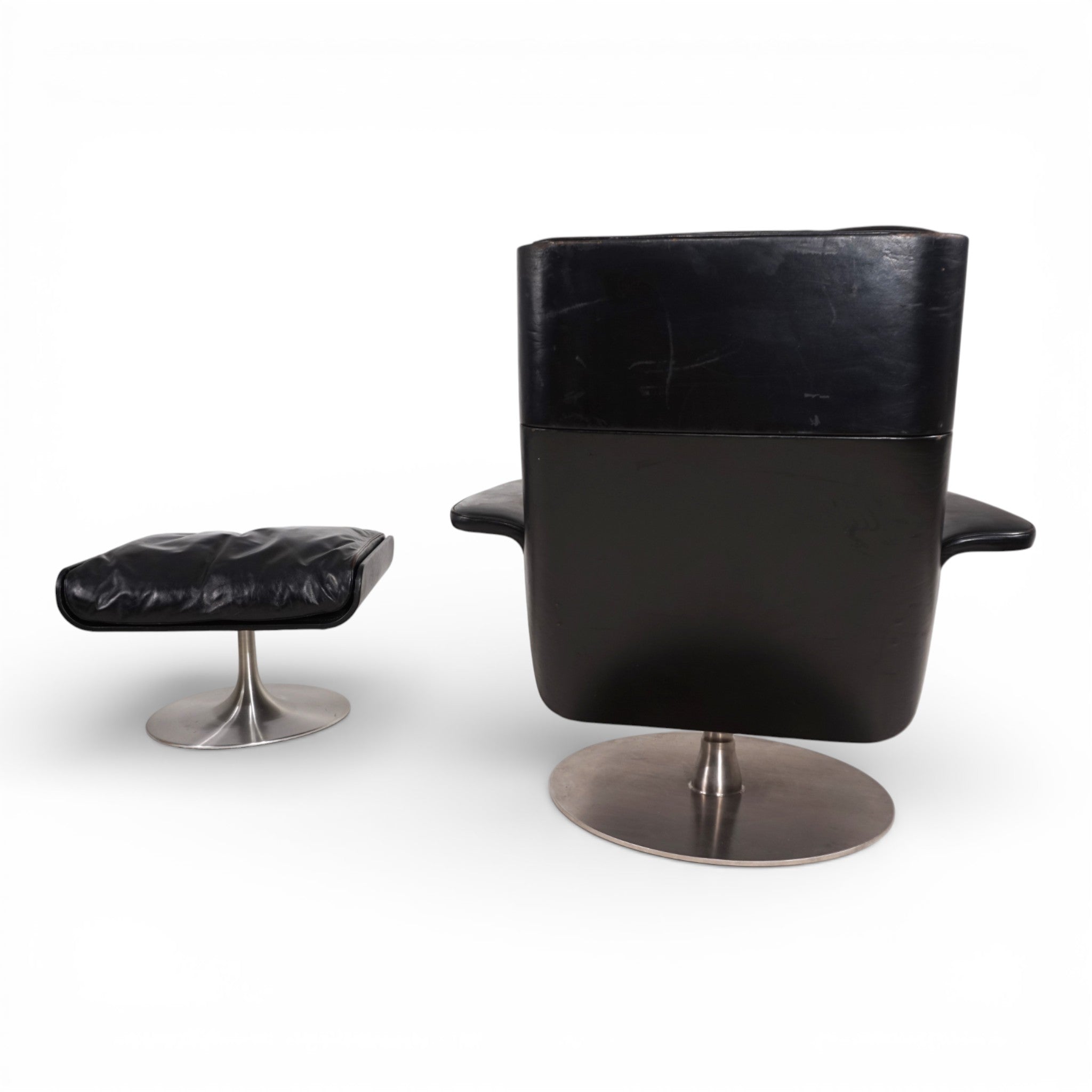 Set_of_Kaufeld_Siesta_62_leather_lounge_chair_with_ottoman_by_Jacques_Brule,_1960