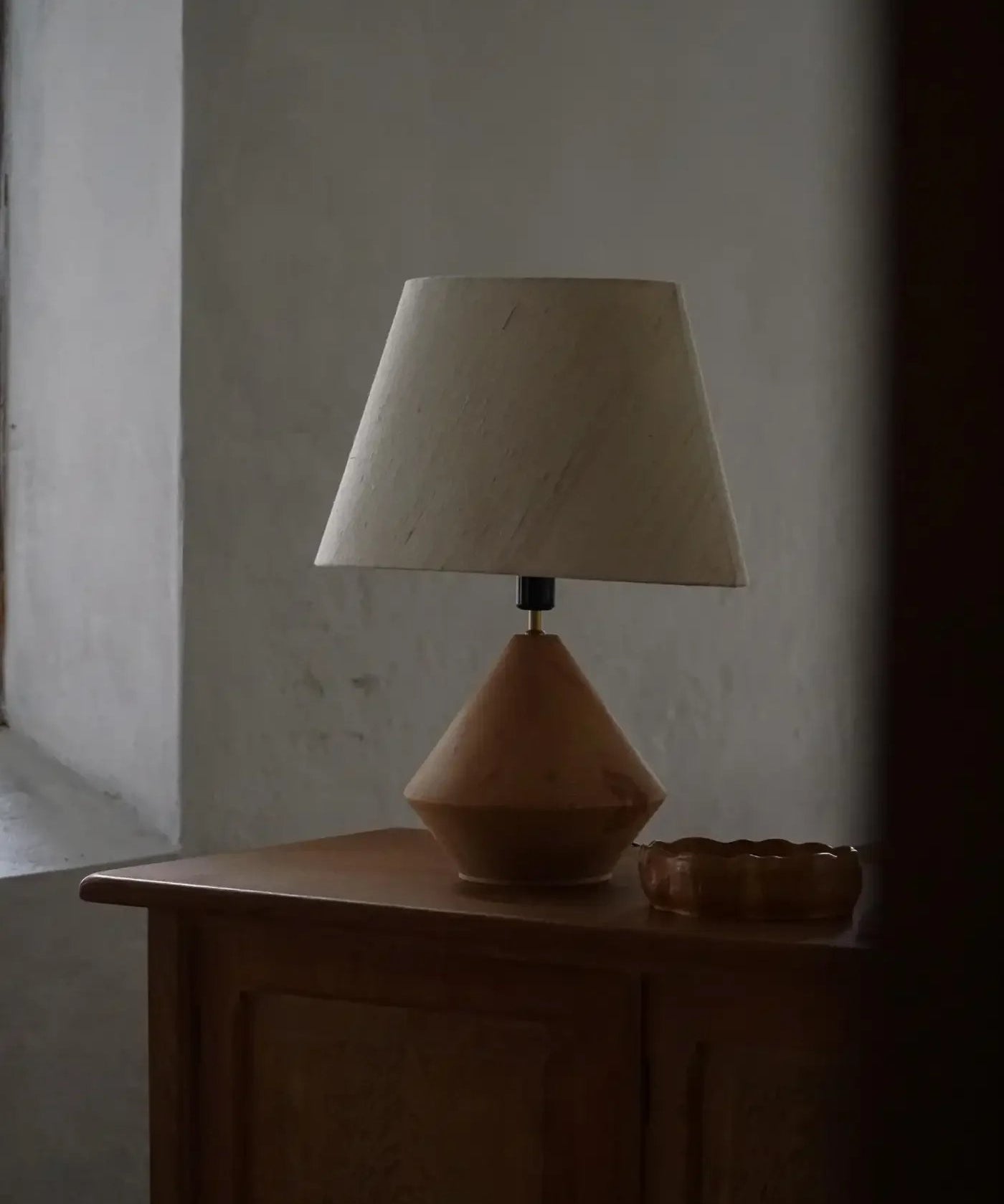 Kirk_Sculptural_Wooden_Table_Lamp