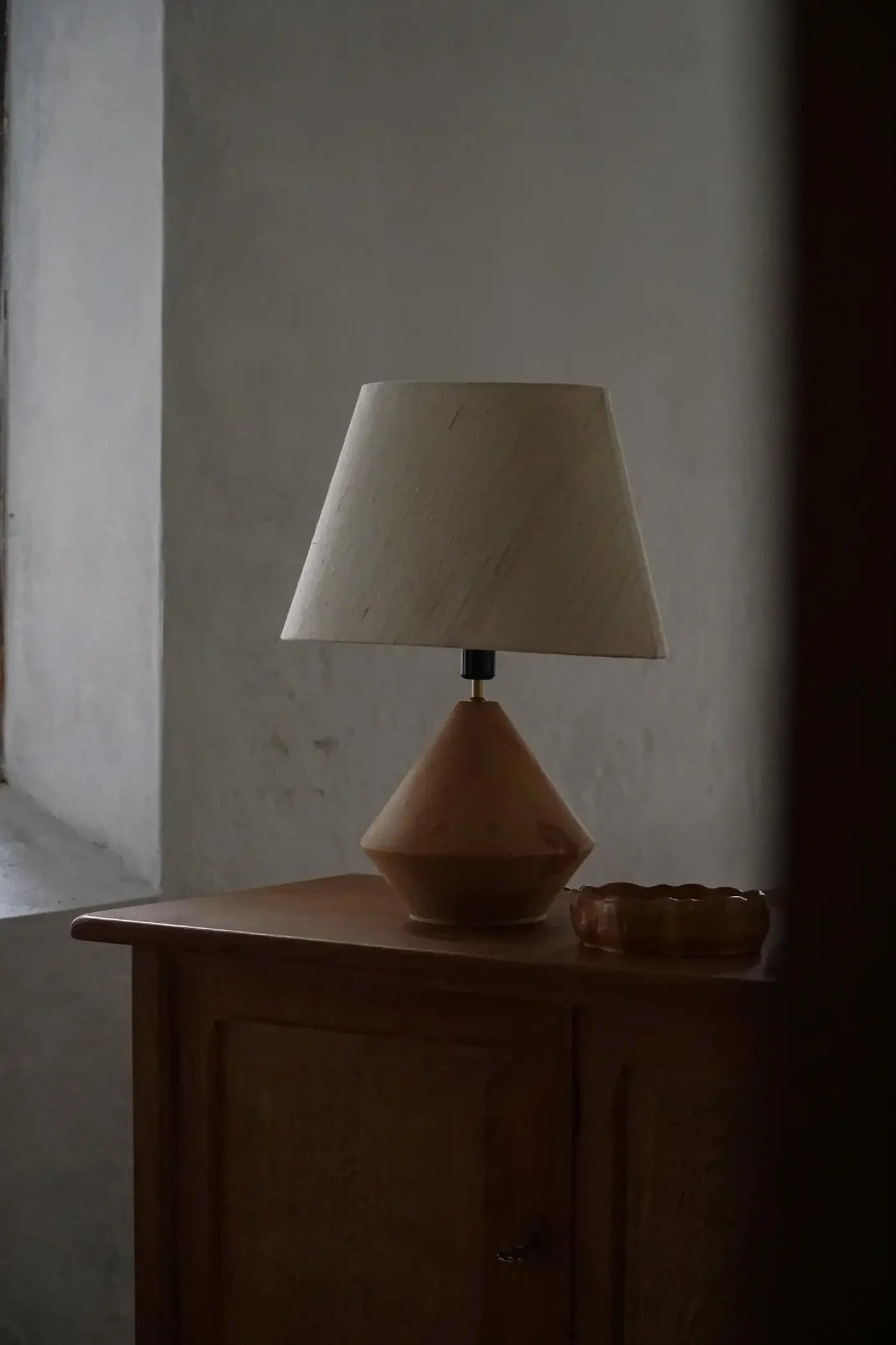 Kirk_Sculptural_Wooden_Table_Lamp