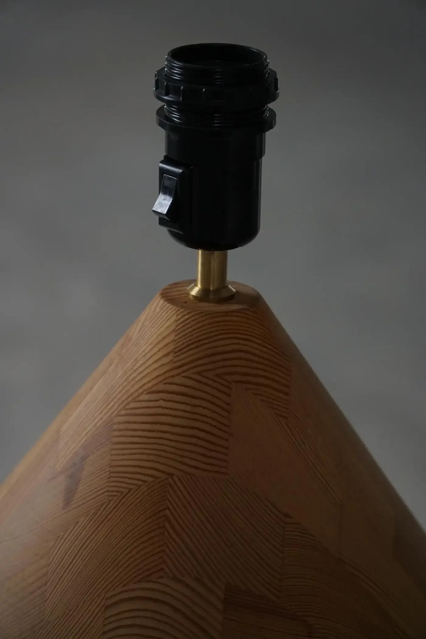 Kirk_Sculptural_Wooden_Table_Lamp