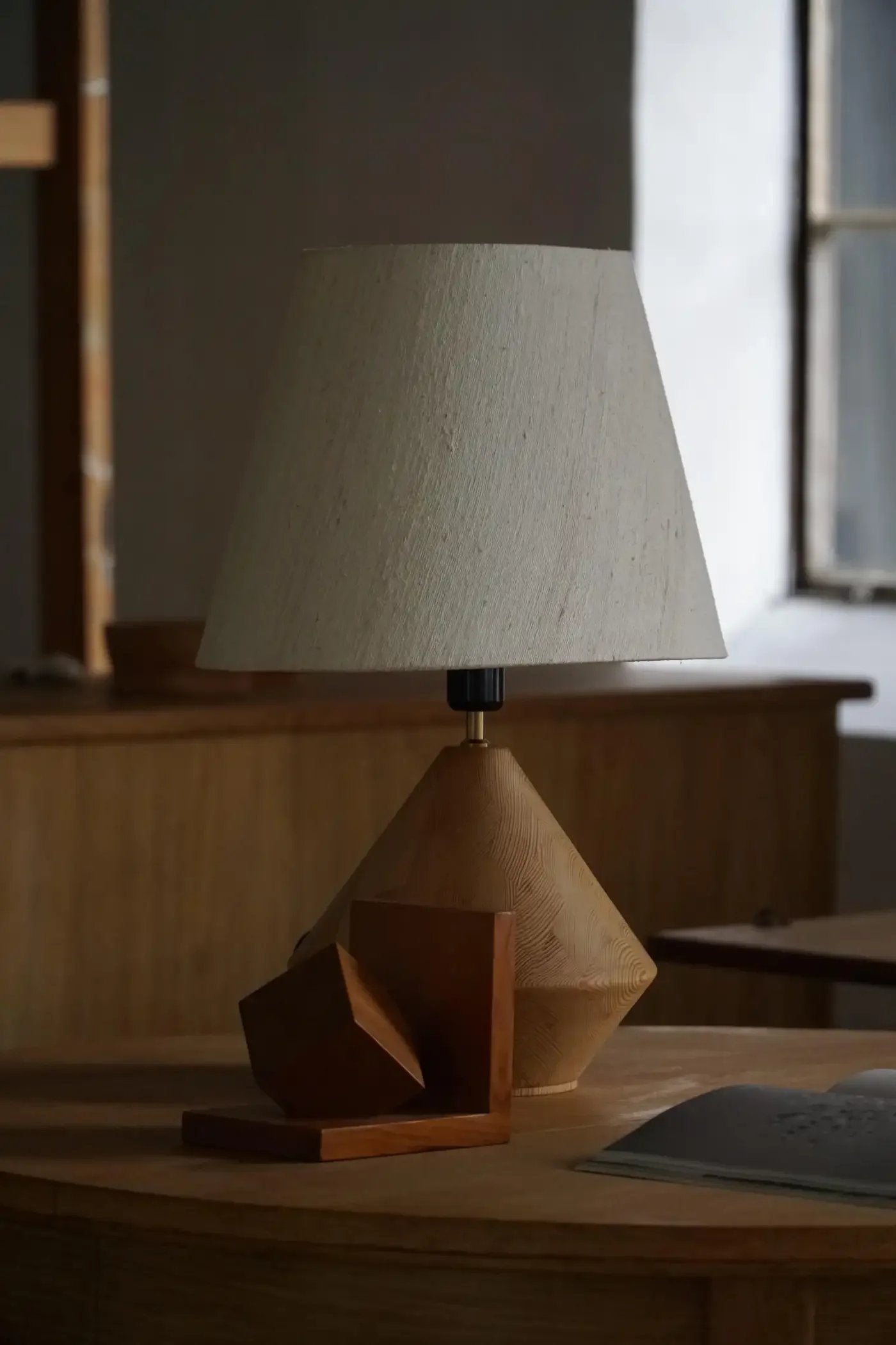 Kirk_Sculptural_Wooden_Table_Lamp
