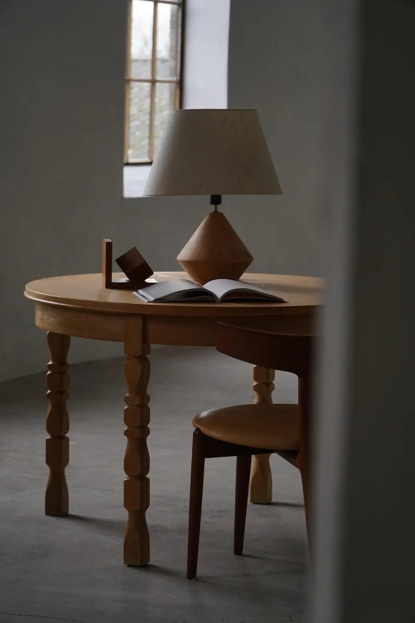 Kirk_Sculptural_Wooden_Table_Lamp
