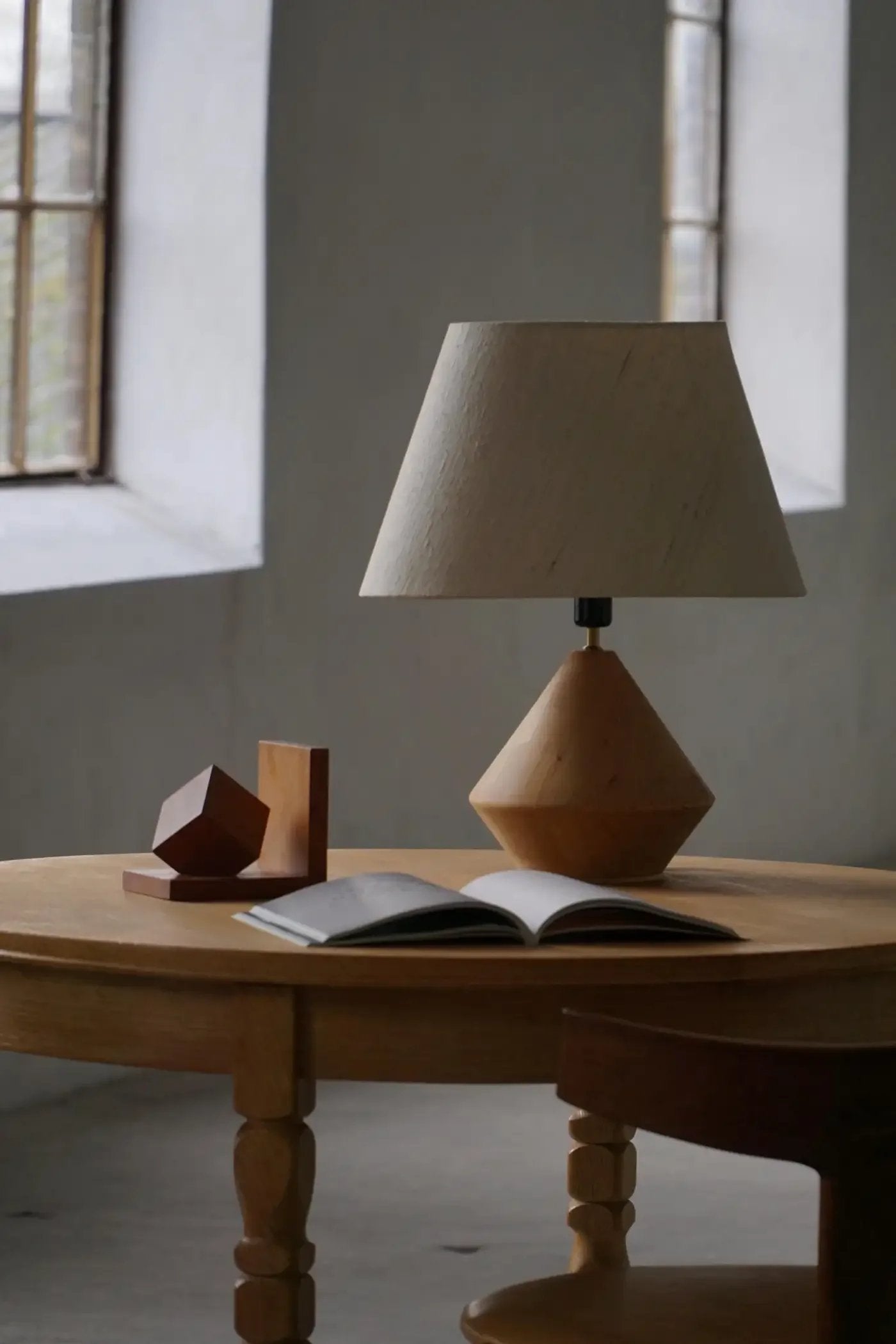Kirk_Sculptural_Wooden_Table_Lamp