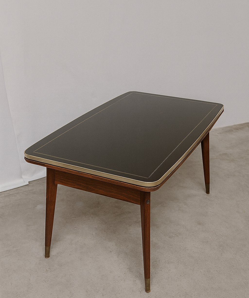 Kitifa_Tisch_Dining_or_Coffee_Table