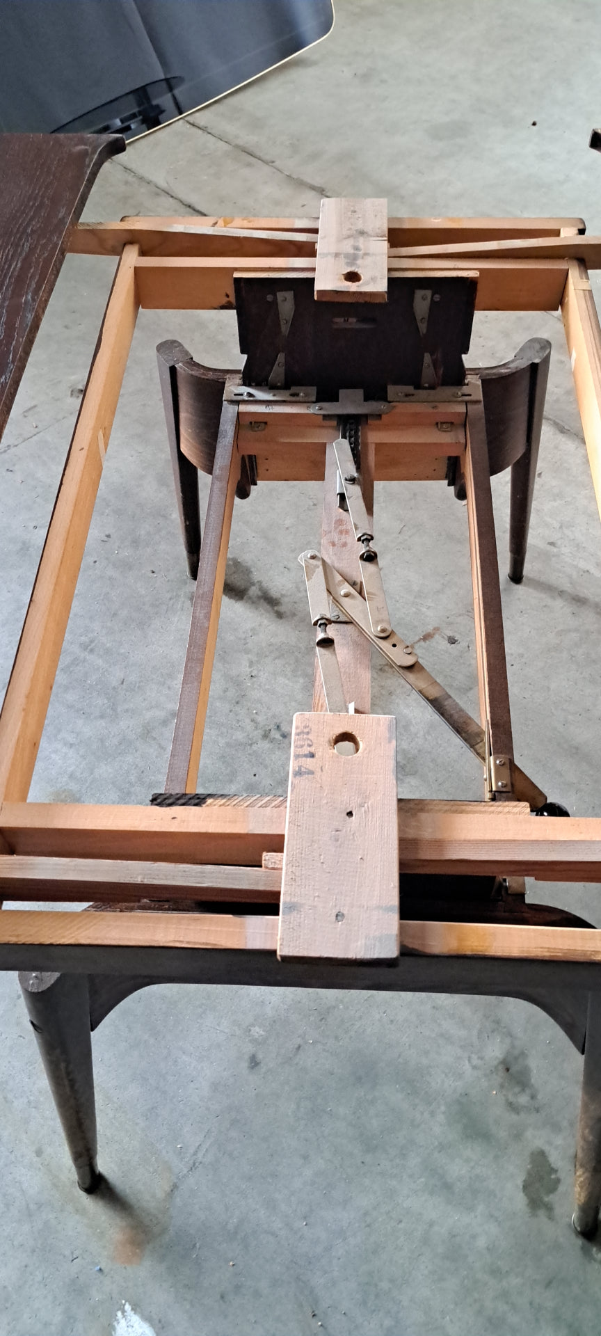 Kitifa_Tisch_Dining_or_Coffee_Table