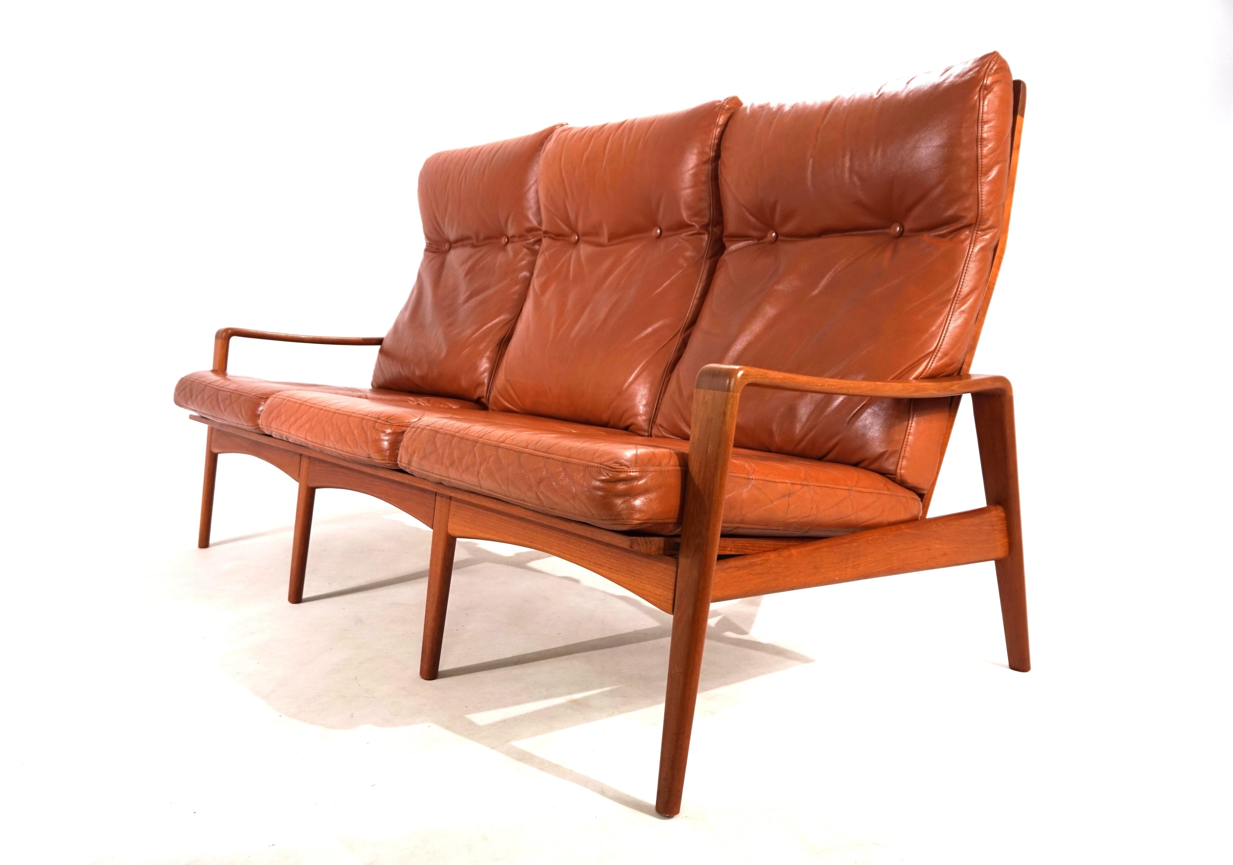 Komfort_3-seater_leather_sofa_by_Arne_Wahl_Iversen,_1960