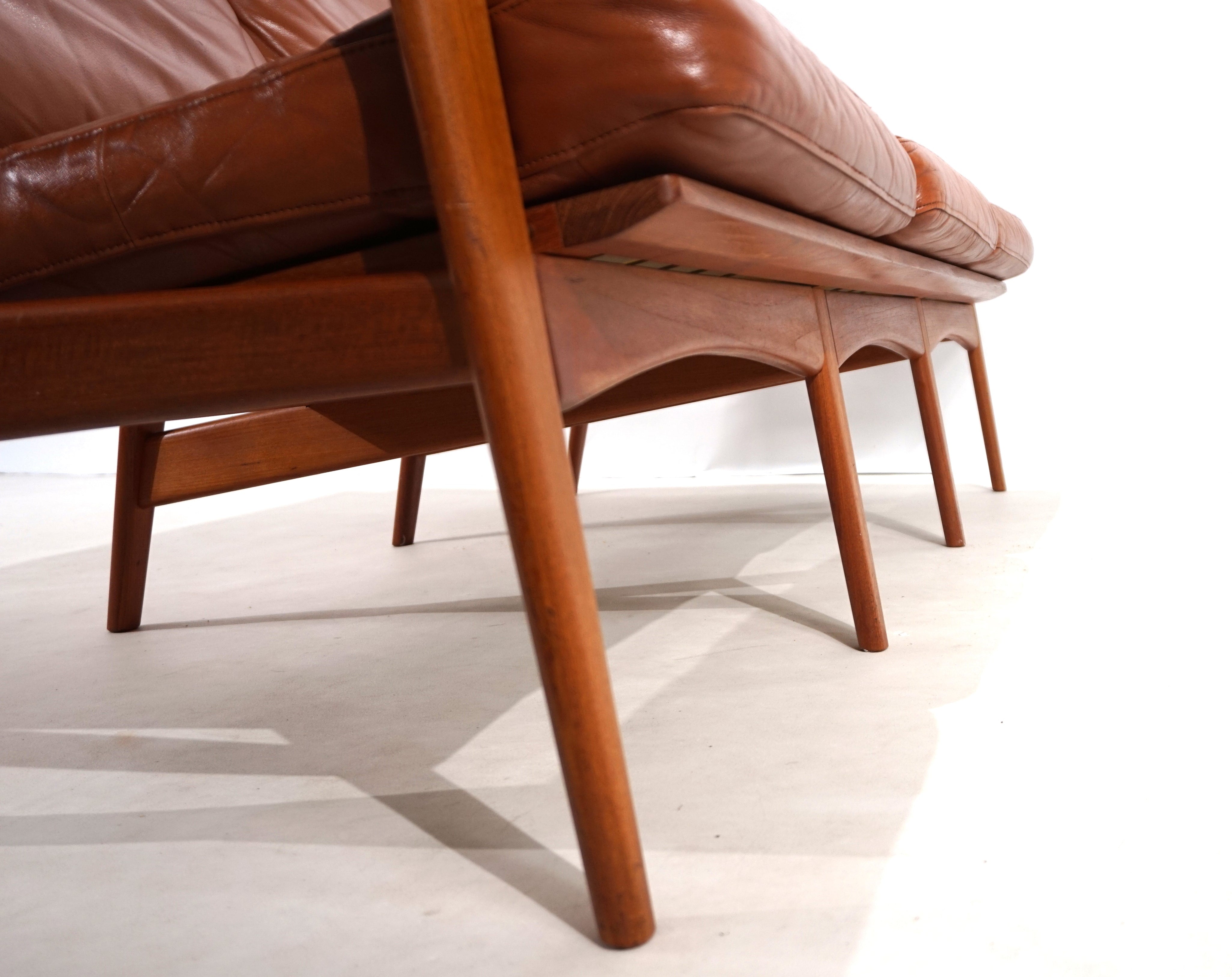 Komfort_3-seater_leather_sofa_by_Arne_Wahl_Iversen,_1960
