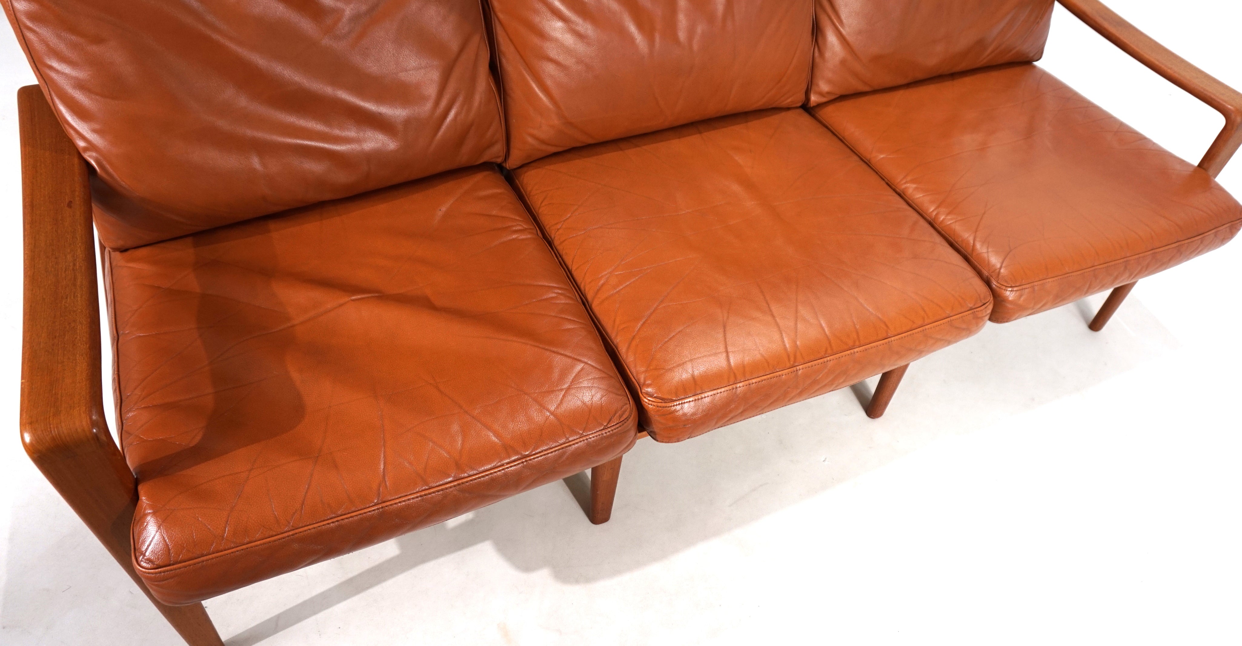 Komfort_3-seater_leather_sofa_by_Arne_Wahl_Iversen,_1960