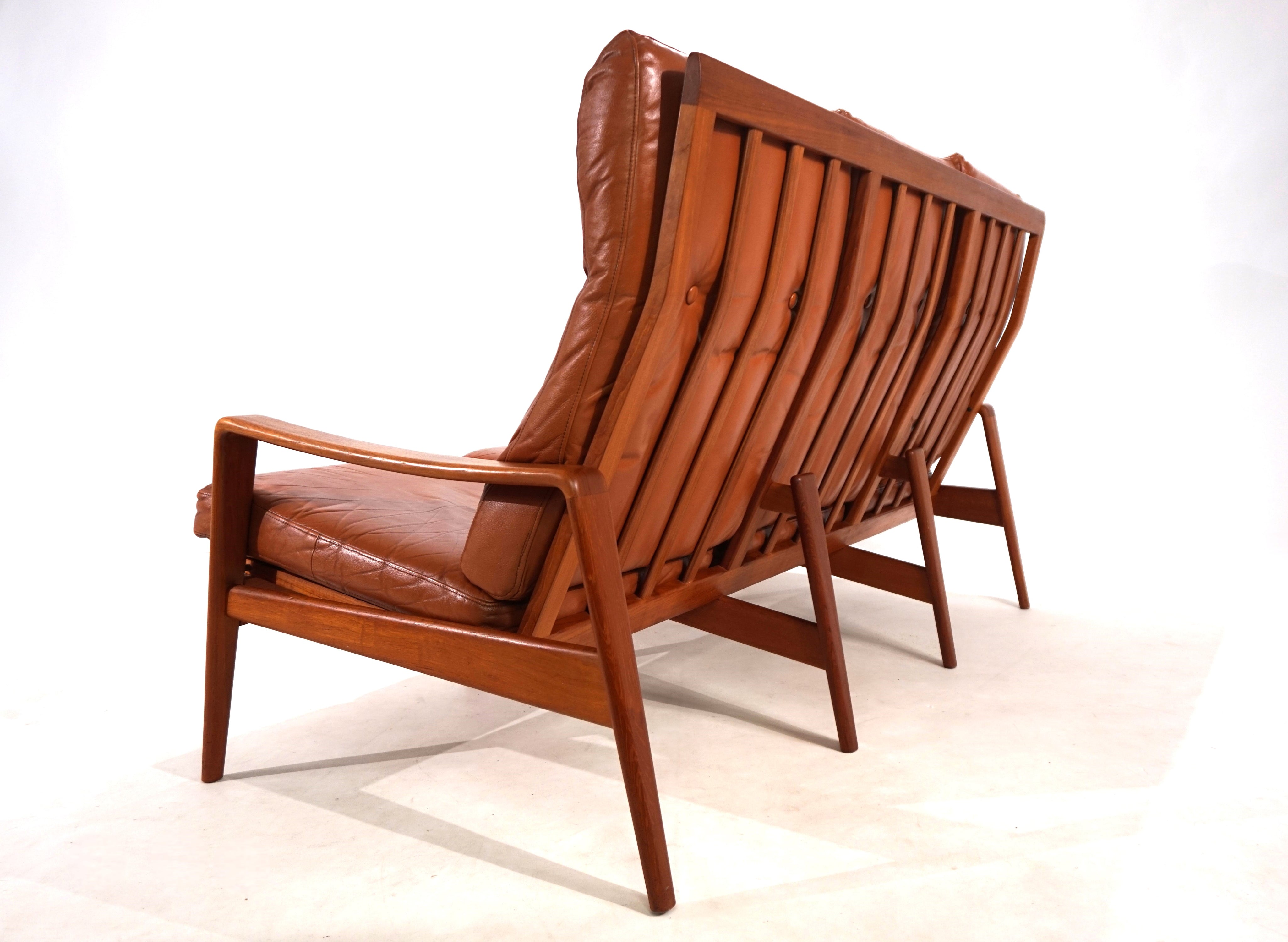 Komfort_3-seater_leather_sofa_by_Arne_Wahl_Iversen,_1960