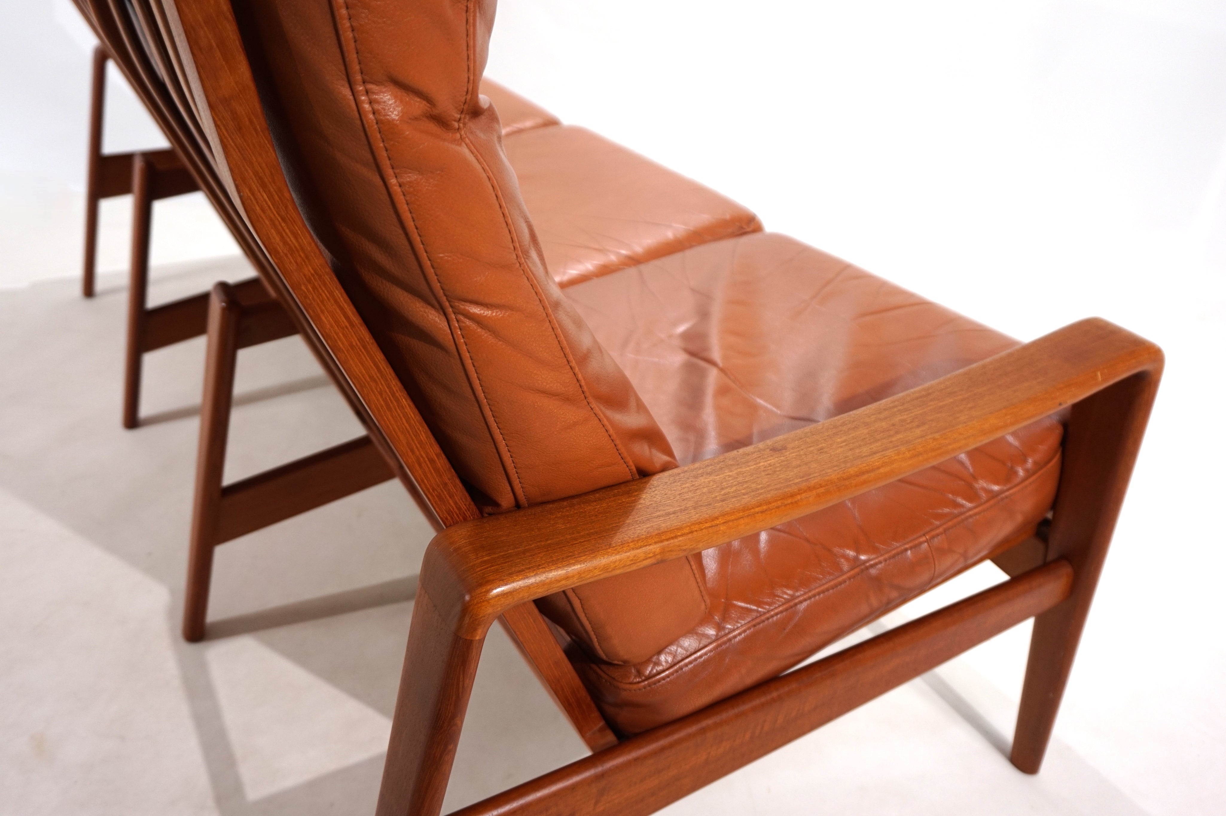 Komfort_3-seater_leather_sofa_by_Arne_Wahl_Iversen,_1960