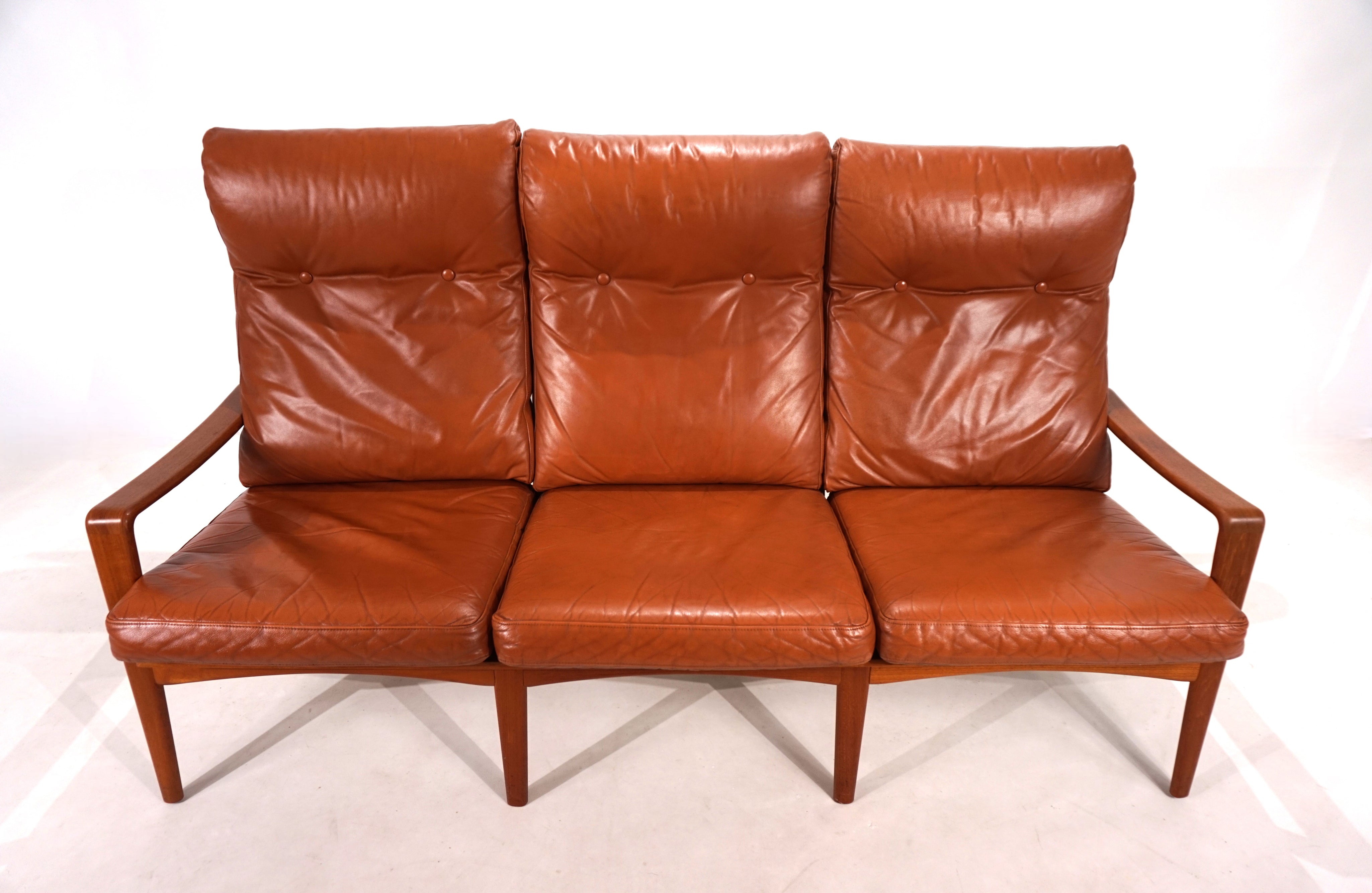 Komfort_3-seater_leather_sofa_by_Arne_Wahl_Iversen,_1960