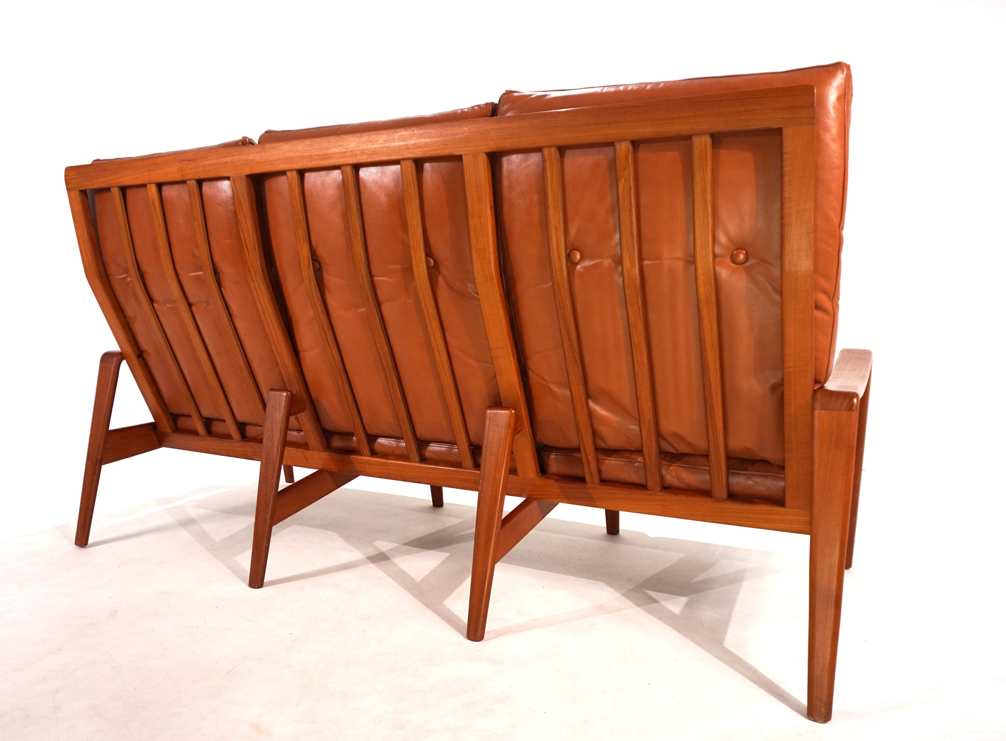 Komfort_3-seater_leather_sofa_by_Arne_Wahl_Iversen,_1960