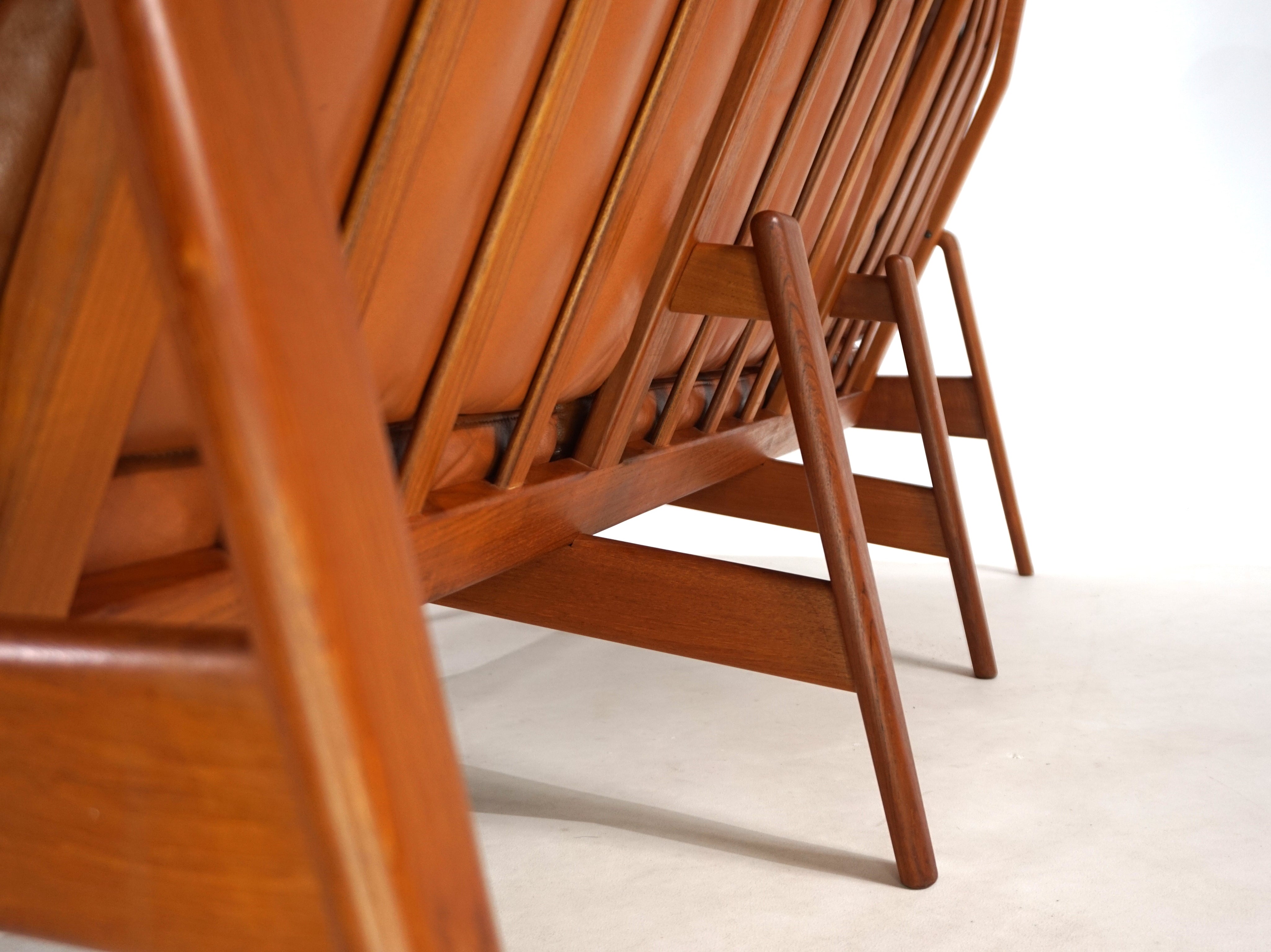 Komfort_3-seater_leather_sofa_by_Arne_Wahl_Iversen,_1960
