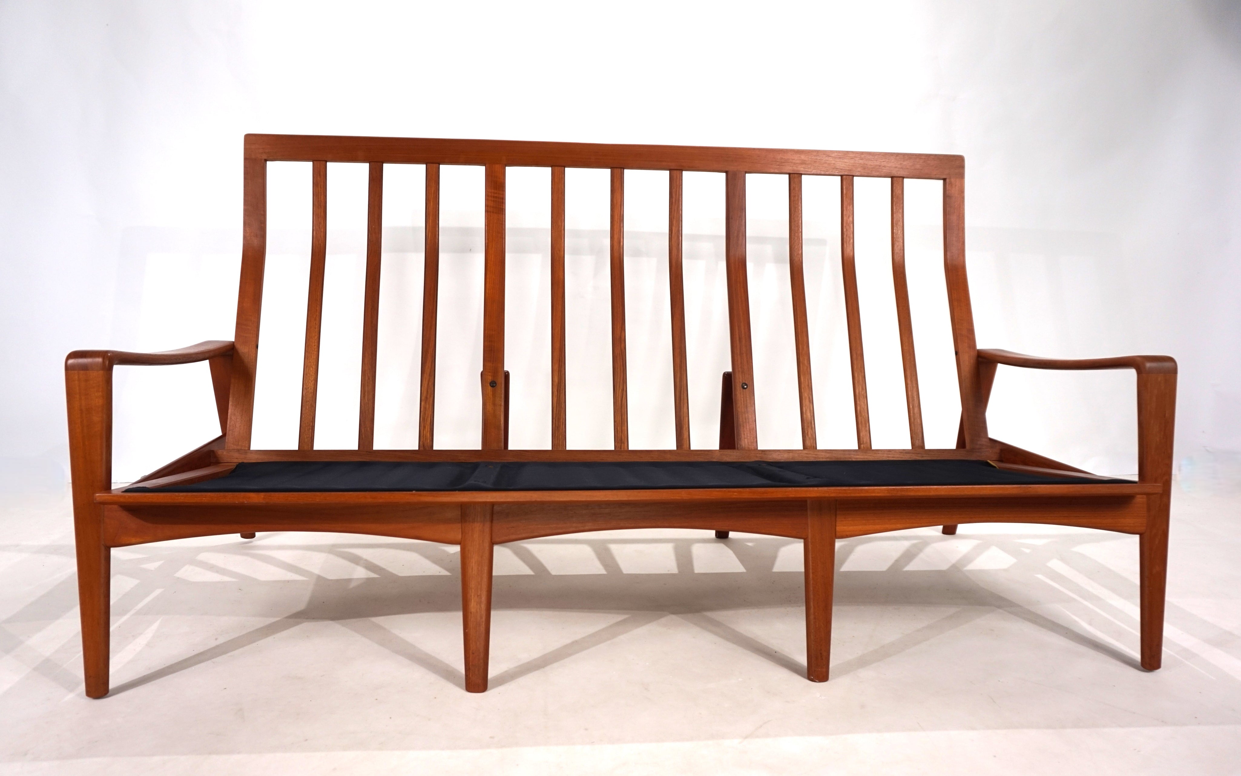 Komfort_3-seater_leather_sofa_by_Arne_Wahl_Iversen,_1960