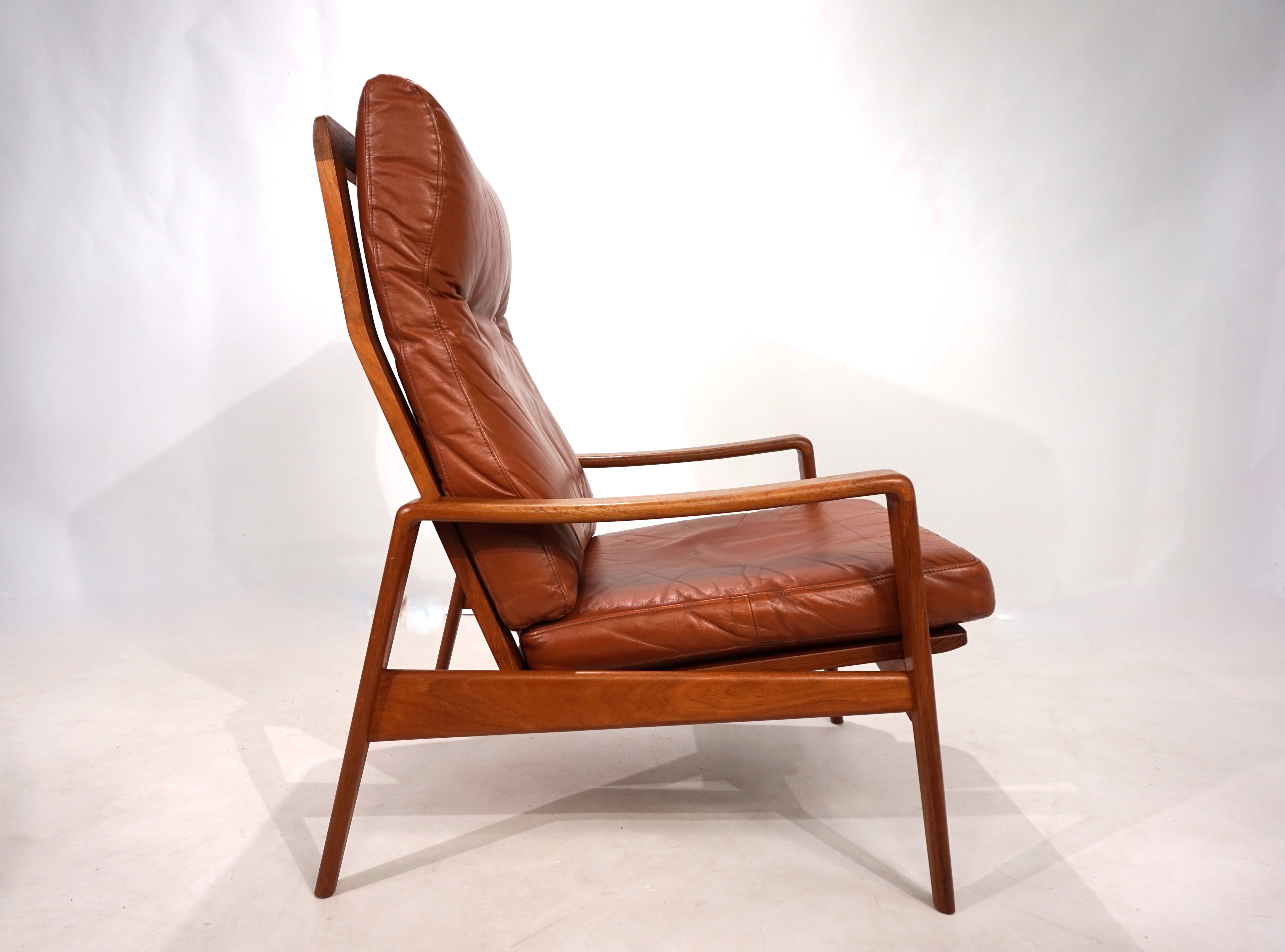 Komfort_teak_leather_armchair_by_Arne_Wahl_Iversen,_1960